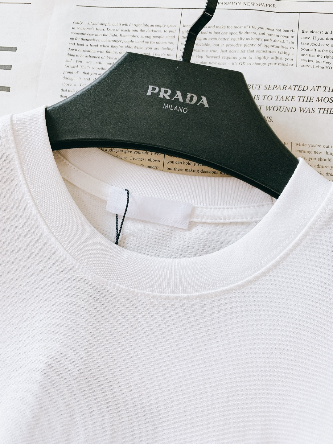 Prada 普拉达 2026SS春夏新品 经典三角标T恤，极简高级感天花板！甄选高支双股精梳棉，软糯亲肤