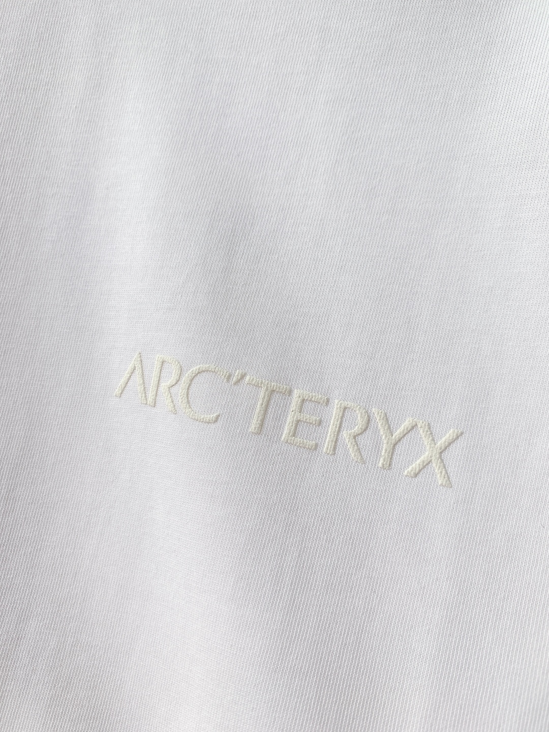 ARCTERYX 始祖鸟 2026SS春夏新品鸟骨印花T恤。户外机能与潮流美学的完美碰撞！甄选高支精梳棉