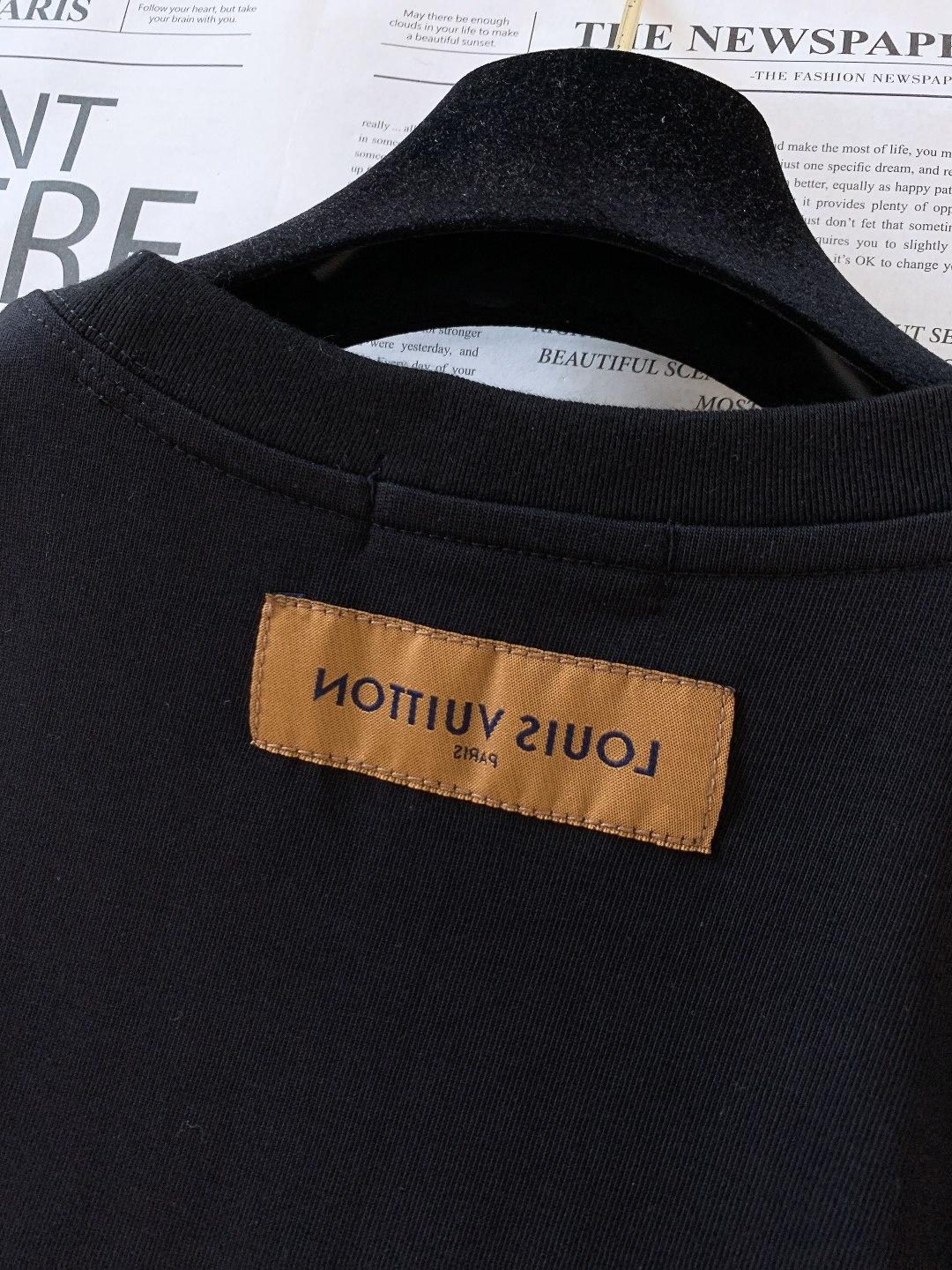 LouisVuitton 路易威登 2026SS春夏新品皮质口袋徽章T恤｜轻奢潮人必备款甄选高支精梳棉混