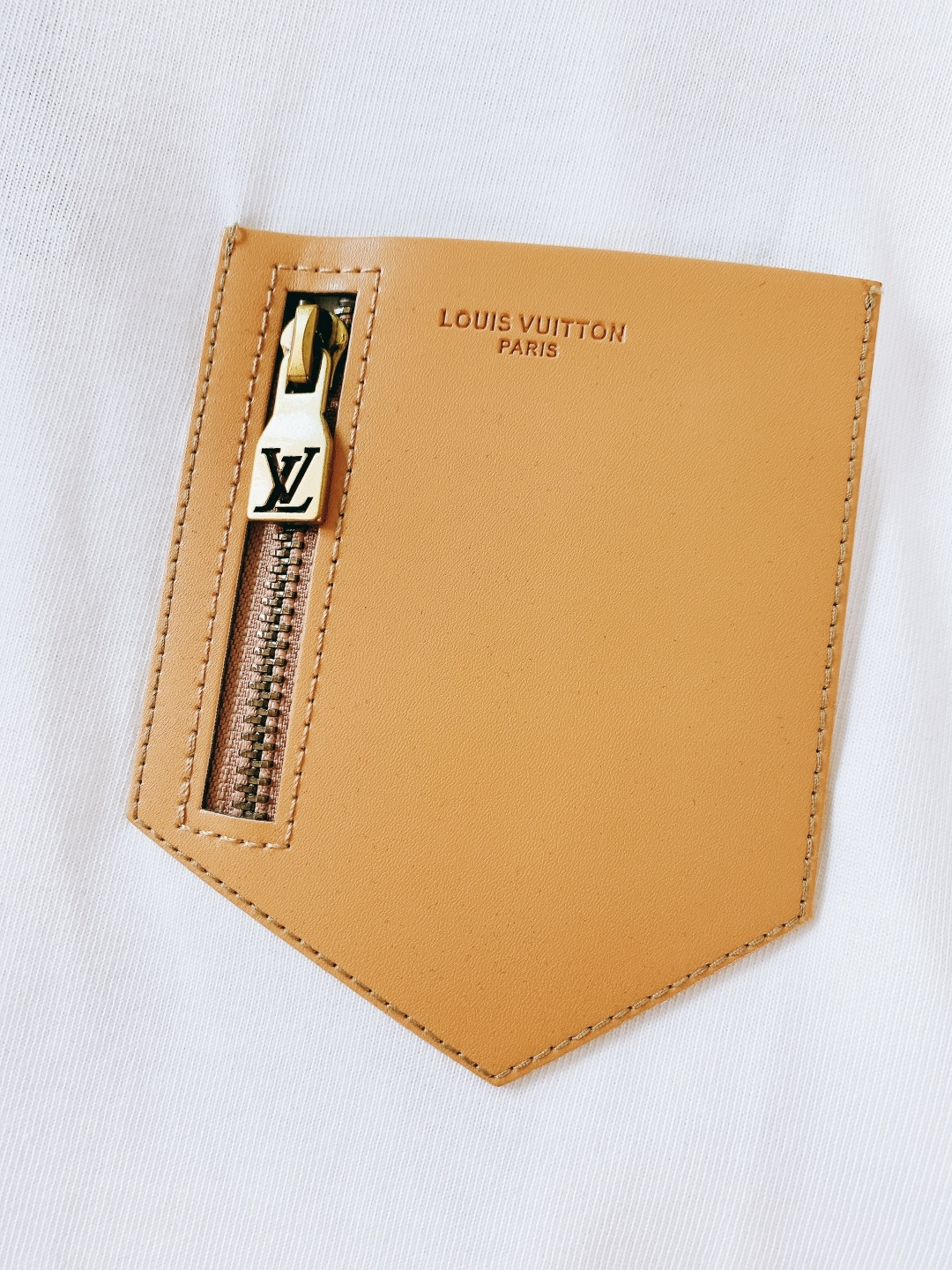 LouisVuitton 路易威登 2026SS春夏新品皮质口袋徽章T恤｜轻奢潮人必备款甄选高支精梳棉混