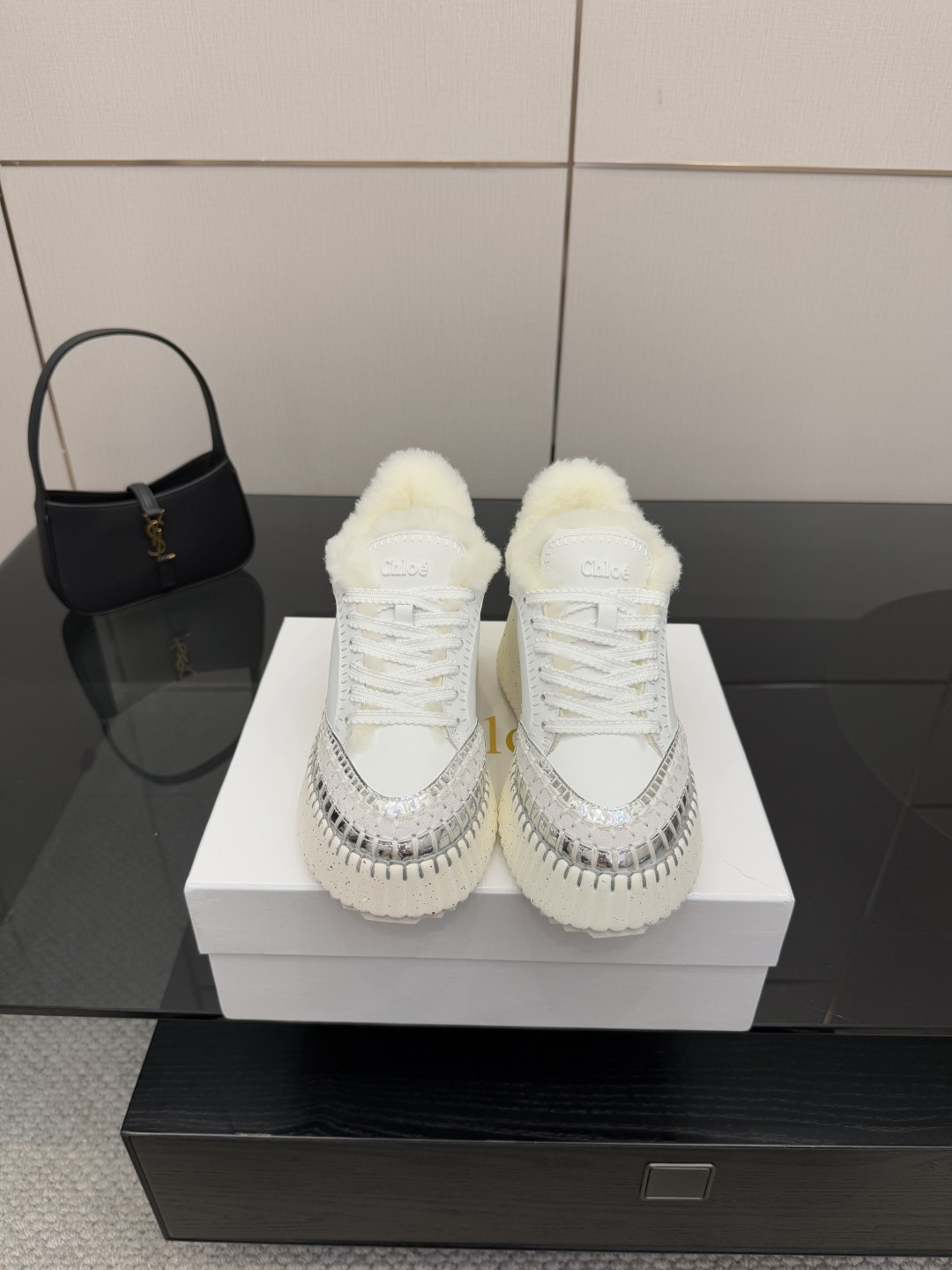 NO:560801,Chloe's latest sewing mark thread, original private model high-density foam soles, artificial Goodyear threading, all the positions are just right after matching, all the craftsmanship is consistent with the original material, it is definitely a pair of wear-resistant and durable, a must-have for walking in the world!  !  Versatile Korean version, standard size 35-40, fabric with tendon splicing design style is super beautiful, furry platform shoes, chloe, loewe19860909Chloe（克洛伊）最新的缝马克线 原版私模高密度发泡鞋底 人工固特异手法穿线 配上后所有的位置刚刚好 所有的工艺与材质原版一致 绝对是一双耐穿耐看行走江湖必备利器！！百搭韩版 码数35-40标准码,面料牛筋拼接设计风格超级无敌美,毛毛鞋松糕鞋,chloe,loewe,Women's Shoes