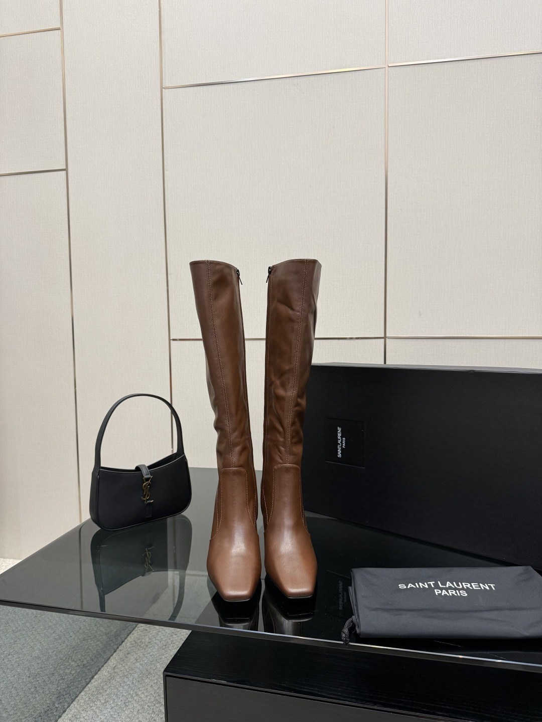 NO:578175,YSL Saint Laurent SS2025 new fashion boots for autumn and winter. Match with various small skirts. Don't pick your foot shape at all. Fabric: cowhide. Sheepskin lining. Outsole. Genuine leather outsole. Size 35-41 (40, 41, customized), boots, saint laurent, saint laurent, boots, skirts, cowhide, sheepskin, Leather soles19860909YSL 圣罗兰SS2025秋冬新品时装靴 各种小裙子搭配起来 完全不挑脚型哦 面料牛皮 内里羊皮 大底真皮大底 码数35-41（40、41、定制）,靴子,saint laurent,saint laurent,boots,skirts,cowhide,sheepskin,Leather soles,Women's Shoes