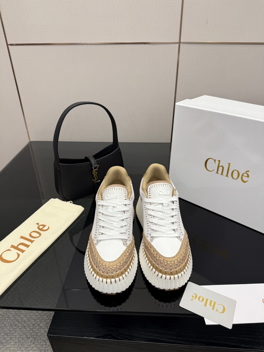 NO:611827,Chloe's latest sewing mark thread, original private model high-density foam soles, artificial Goodyear threading, all the positions are just right after matching, all the craftsmanship is consistent with the original material, it is definitely a pair of wear-resistant and durable, a must-have for walking in the world!  !  Versatile Korean version, standard size 35-40, fabric cowhide and tendon stitching design style is super beautiful, casual shoes/sports shoes, chloe, loewe, sneakers, cowhide19860909Chloe（克洛伊）最新的缝马克线 原版私模高密度发泡鞋底 人工固特异手法穿线 配上后所有的位置刚刚好 所有的工艺与材质原版一致 绝对是一双耐穿耐看行走江湖必备利器！！百搭韩版 码数35-40标准码,面料牛皮牛筋拼接设计风格超级无敌美,休闲鞋/运动鞋,chloe,loewe,sneakers,cowhide,Women's Shoes