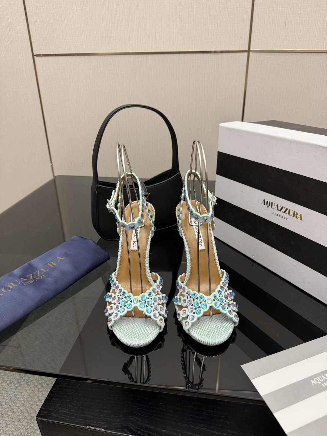 NO:616103,Aquazzura2025 new sandals classic version upgraded model purchasing quality!  !  !  Original development!  !  !  Swarovski rhinestone round-toe high-heeled sandals are like fairy shoes from a fairy tale. The Swarovski rhinestones are dazzling, like stars inlaid on them, each one exuding dreamy light. The round-toe design highlights elegance, and the high heels give a confident style. Wearing these, it feels like flowers are growing under your feet, and every step is fragrant, and you can enjoy the ultimate romance and luxury. 2273-1 _______________________ * Full package. * Original custom-made upper fabric *  Lining Sheepskin * Sole Italian genuine leather outsole * Heel height 10.5cm 7.5cm (7.5 heel height is customized, please note when placing an order!!) * Size: 35-43 (40 41 42 43 customized is not returnable), high-heeled sandals, sandals, high heels, sheepskin, Leather soles19860909Aquazzura2025新款凉鞋 经典版升级款 代购品质！！！ 原版开发！！！ 施华洛奇水钻圆头高跟凉鞋,宛如从童话中走来的仙履.施华洛奇水钻璀璨耀眼,如同繁星点点镶嵌其上,每一颗都散发着梦幻的光芒.圆头设计凸显优雅,高跟赋予自信风采.穿上它,仿佛脚下生花,步步生香,尽享极致的浪漫与奢.2273-1 _____________________________ * 全套包装. * 鞋面原版定制面料 * 衬里 羊皮 * 鞋底 意大利真皮大底 * 跟高 10.5cm 7.5cm(7.5跟高定做,下单需备注！！） * 码数: 35－43（40 41 42 43定做不退换）,高跟鞋凉鞋,sandals,high heels,sheepskin,Leather soles,Women's Shoes