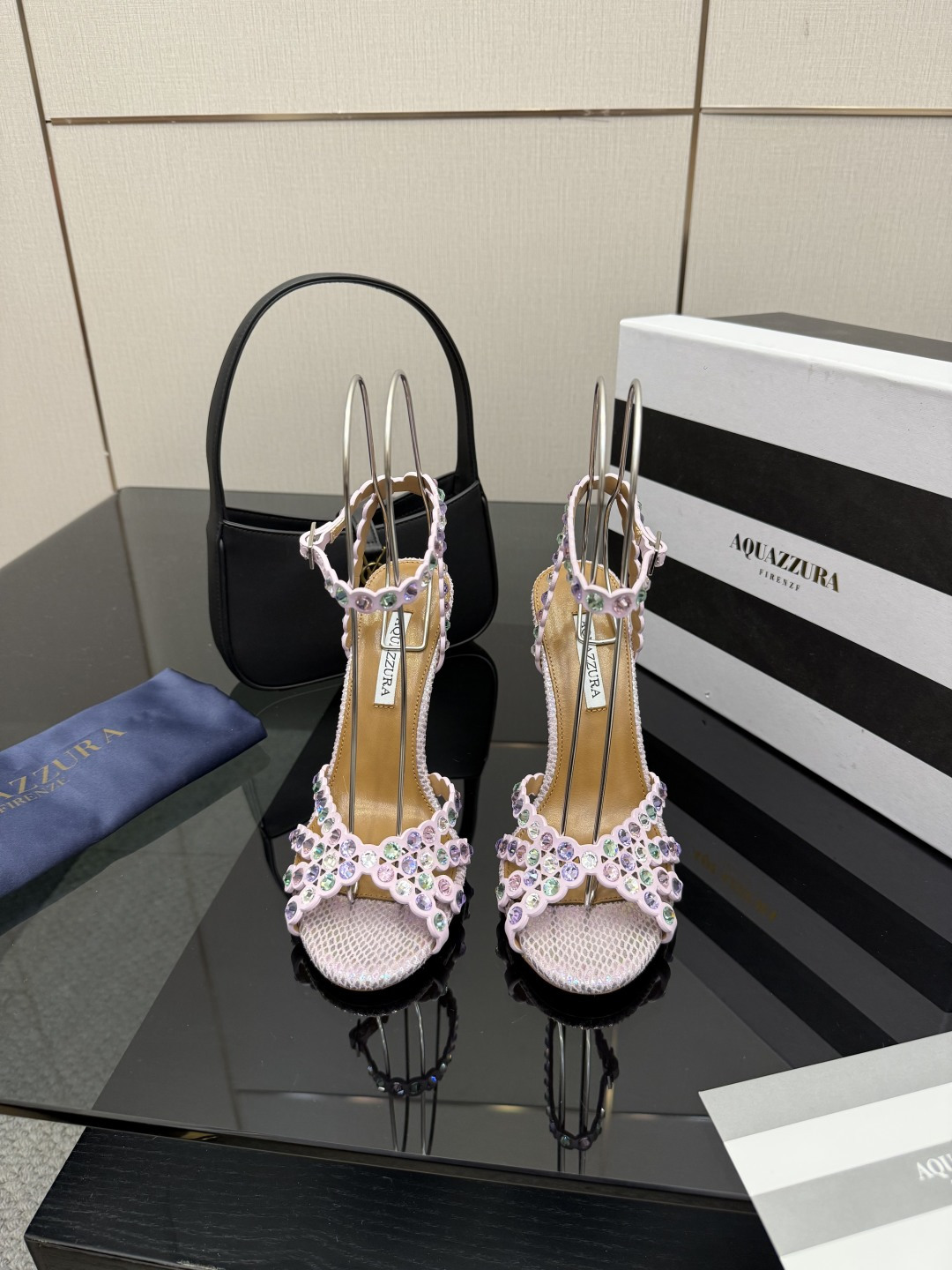 NO:616106,Aquazzura2025 new sandals classic version upgraded model purchasing quality!  !  !  Original development!  !  !  Swarovski rhinestone round-toe high-heeled sandals are like fairy shoes from a fairy tale. The Swarovski rhinestones are dazzling, like stars inlaid on them, each one exuding dreamy light. The round-toe design highlights elegance, and the high heels give a confident style. Wearing these, it feels like flowers are growing under your feet, and every step is fragrant, and you can enjoy the ultimate romance and luxury. 2273-1 _______________________ * Full package. * Original custom-made upper fabric *  Lining Sheepskin * Sole Italian genuine leather outsole * Heel height 10.5cm 7.5cm (7.5 heel height is customized, please note when placing an order!!) * Size: 35-43 (40 41 42 43 customized is not returnable), high-heeled sandals, sandals, high heels, sheepskin, Leather soles19860909Aquazzura2025新款凉鞋 经典版升级款 代购品质！！！ 原版开发！！！ 施华洛奇水钻圆头高跟凉鞋,宛如从童话中走来的仙履.施华洛奇水钻璀璨耀眼,如同繁星点点镶嵌其上,每一颗都散发着梦幻的光芒.圆头设计凸显优雅,高跟赋予自信风采.穿上它,仿佛脚下生花,步步生香,尽享极致的浪漫与奢.2273-1 _____________________________ * 全套包装. * 鞋面原版定制面料 * 衬里 羊皮 * 鞋底 意大利真皮大底 * 跟高 10.5cm 7.5cm(7.5跟高定做,下单需备注！！） * 码数: 35－43（40 41 42 43定做不退换）,高跟鞋凉鞋,sandals,high heels,sheepskin,Leather soles,Women's Shoes