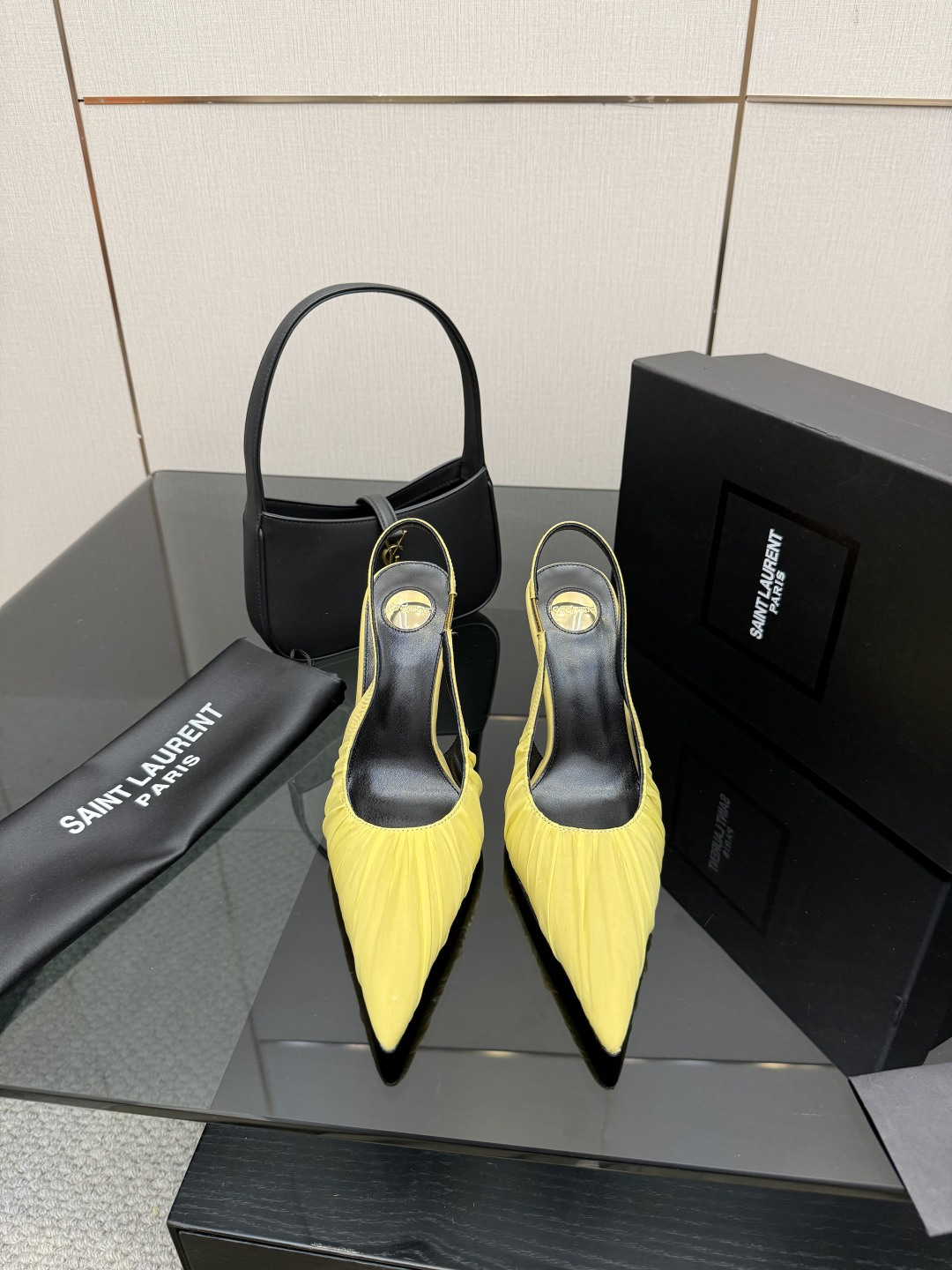 NO:613598,SAIN*LAURENT2025 new high-heeled sandals!  Paired with pointed high heels and various small skirts, you don't have to pick the shape of your feet at all. The transparent sparkling diamonds show a phantom under the light. It's really too beautiful. The whiteness of your upper feet is so eye-catching!  The delicate crystal chain embellishes the delicate lines of the ankle, releasing infinite elegance. Explore more high-heeled shoes!  Fabric, silk, genuine leather outsole, size 35-42 (customized at 40.41.42), heel height 10.5cm, high heels sandals, saint laurent, sandals, high heels, skirts, real silk, Leather soles19860909SAIN*LAURENT2025全新高跟凉鞋 ！ 尖头高跟各种小裙子搭配起来 完全不挑脚型哦 通透的闪钻在光线的照耀下呈现幻彩 真的美的过分 上脚显白的让人上头！细巧水晶链饰点亮脚踝纤雅线条 释放无限优雅魅力 探索更多臻选高跟鞋！ 面料真丝 大底真皮大底 码数35-42（40.41.42定制） 跟高10.5cm,高跟鞋凉鞋,saint laurent,sandals,high heels,skirts,real silk,Leather soles,Women's Shoes