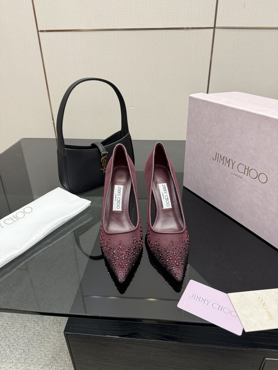 NO:628469,Jimmy Choo｜Jc Classic Crystal Mesh Fairy Pointed High Heels, a super fairy style!  Breathtakingly beautiful. Super flashy and expensive Swarovski crystal diamonds. bling bling.. Super invincible goddess style upper. The upper is made of imported mesh/Swarovski crystal diamonds. The inner foot pads are grained pearlescent sheep. Italian imported cowhide outsole. Heel height. Flat bottom/6.5cm/8.5cm. Size 35-39 (customized on 34/40/41). High-heeled shoes, jimmy choo, swarovski, high  heels,cowhide19860909Jimmy Choo｜Jc经典水晶 网纱仙尖头高跟鞋 超级仙的一款啊！美得让人窒息 超闪昂贵施华洛世奇水晶钻 bling bling滴.. 上脚超级无敌女神范 鞋面采用进口网纱/施华洛世奇水晶钻 内里垫脚粒面珠光羊 意大利进口牛皮大底 跟高 平底/6.5cm/8.5cm 码数 35-39（ 34/40/41 定制）,高跟鞋单鞋,jimmy choo,swarovski,high heels,cowhide,Women's Shoes