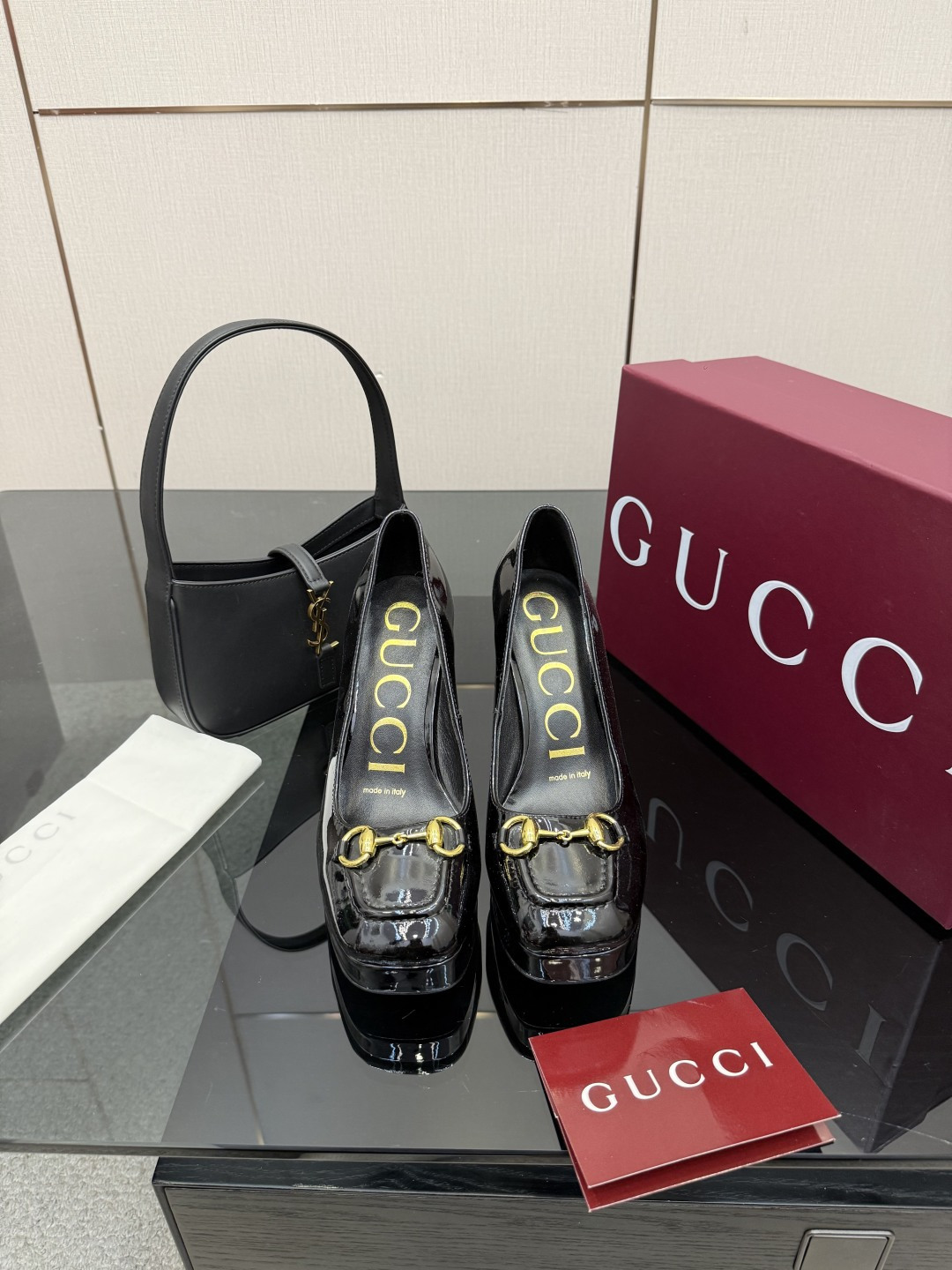 NO:629546,GUCCI new waterproof platform high heels single shoes walking shoes show Gucci Hentian high sandals with built-in water platform and empty back. The fashionable brand LOGO is attached, and it is highly recognizable. Various brands are competing for brands and will launch the super series of high heels first. GUCCI is not out of date. Guccl Paris fashion show model. This series interprets the new fashion charm and continues the ultra-high heel design. It is favored by well-known overseas bloggers and millions of fans. Bloggers love to interpret it. It sells well at home and abroad and is out of stock. The top version has candy color matching.  Upper shoes: patent leather Lining: imported leather soles Bottom shoes: original genuine leather outsole High heels: 11cm Waterproof Platform: 2cm Size: 35 36 37 38 39 40 41 (40 41 order) Packing: GUCCI full set of original packaging, high-heeled shoes, gucci, gucci, sandals, high heels, Leather soles19860909GUCCI 新防水台高跟 单鞋 走鞋款秀 古驰 恨天高内置水台后空凉鞋  时尚的品牌LOGO持加,具有超辨高识度各品大争牌恐先推后出超系跟高列GUCCI不也落伍 Guccl巴黎时装秀场款 此系列演绎全新时尚魅力延续超高跟设计,深得海外知名博主青睐千万粉丝博主倾情演绎,畅销海内外国内已经断货,顶级版本糖果色配色 面鞋:漆皮 里内:进口皮羊 底鞋:原版真皮大底 高跟:11cm水防台:2cm 码数:35 36 37 38 39 40 41 (40 41 订) 包装:GUCCI全套原包版装,高跟鞋单鞋,gucci,gucci,sandals,high heels,Leather soles,Women's Shoes