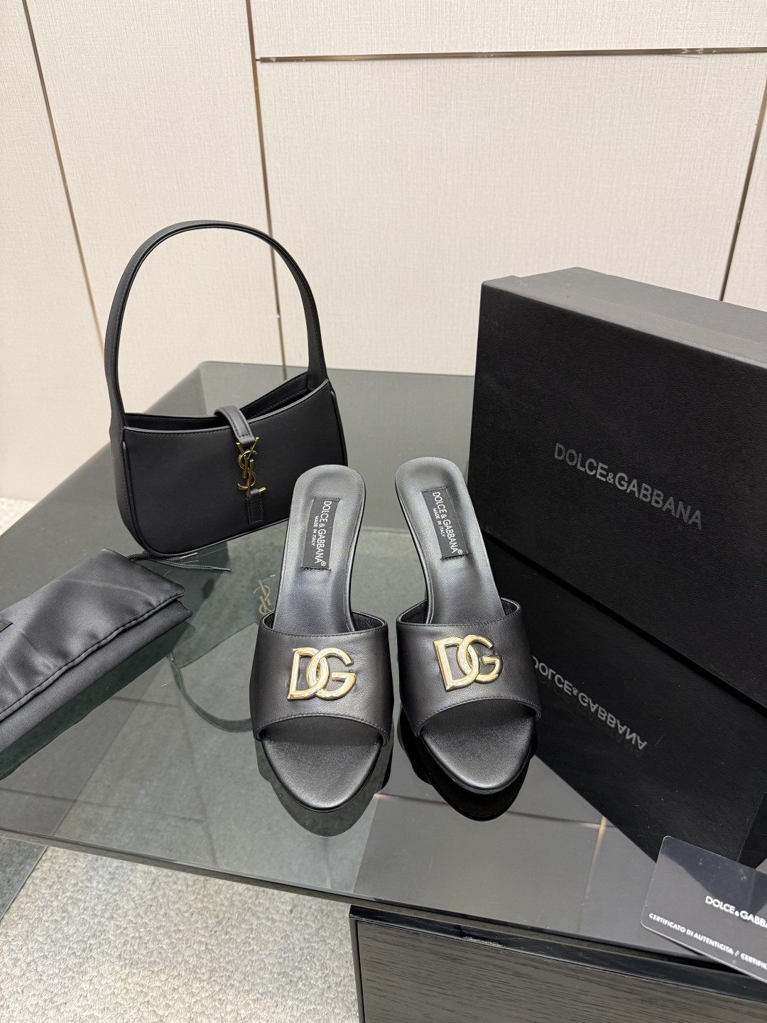 NO:648584,DOLCE & GABBANA Women's DG buckle sandals, gold logo nameplate. Genuine leather outsole, goatskin lining, cowhide exterior, heel height: 8.5cm, high heels slippers, Dolce&Gabbana, high heels, slippers, cowhide, sheepskin, Leather soles19860909DOLCE & GABBANA 女士DG扣凉拖,金色标识铭牌. 鞋底真皮大底 衬里山羊皮 外部牛皮 跟高:8.5cm,高跟鞋拖鞋,Dolce&Gabbana,high heels,slippers,cowhide,sheepskin,Leather soles,Women's Shoes