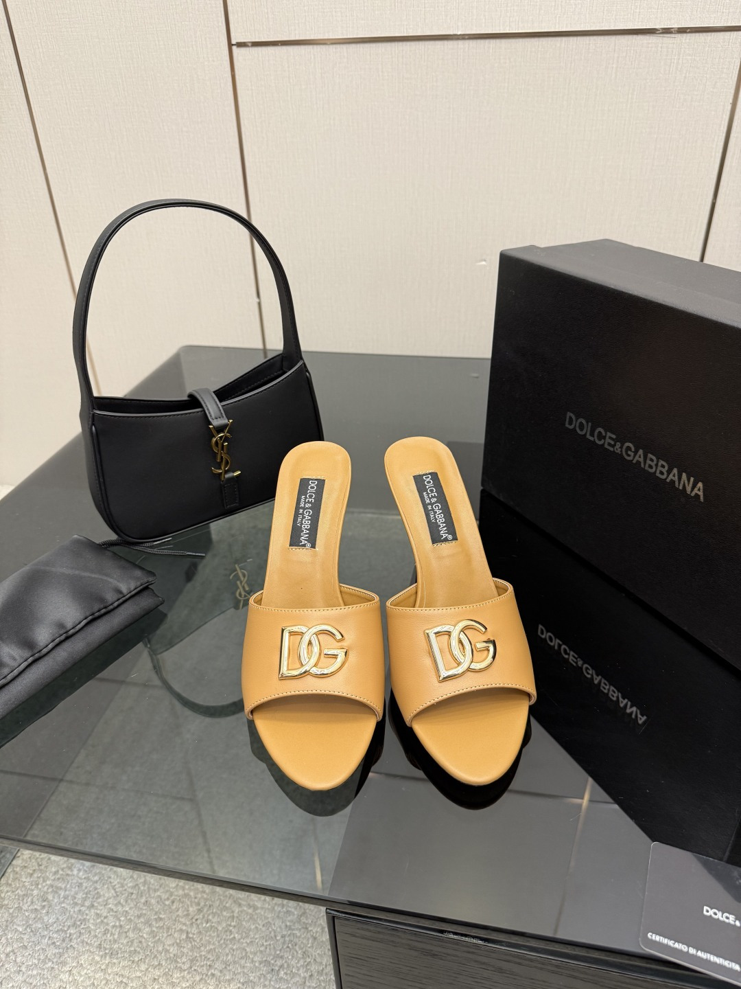 NO:648590,DOLCE & GABBANA Women's DG buckle sandals, gold logo nameplate. Genuine leather outsole, goatskin lining, cowhide exterior, heel height: 8.5cm, high heels slippers, Dolce&Gabbana, high heels, slippers, cowhide, sheepskin, Leather soles19860909DOLCE & GABBANA 女士DG扣凉拖,金色标识铭牌. 鞋底真皮大底 衬里山羊皮 外部牛皮 跟高:8.5cm,高跟鞋拖鞋,Dolce&Gabbana,high heels,slippers,cowhide,sheepskin,Leather soles,Women's Shoes