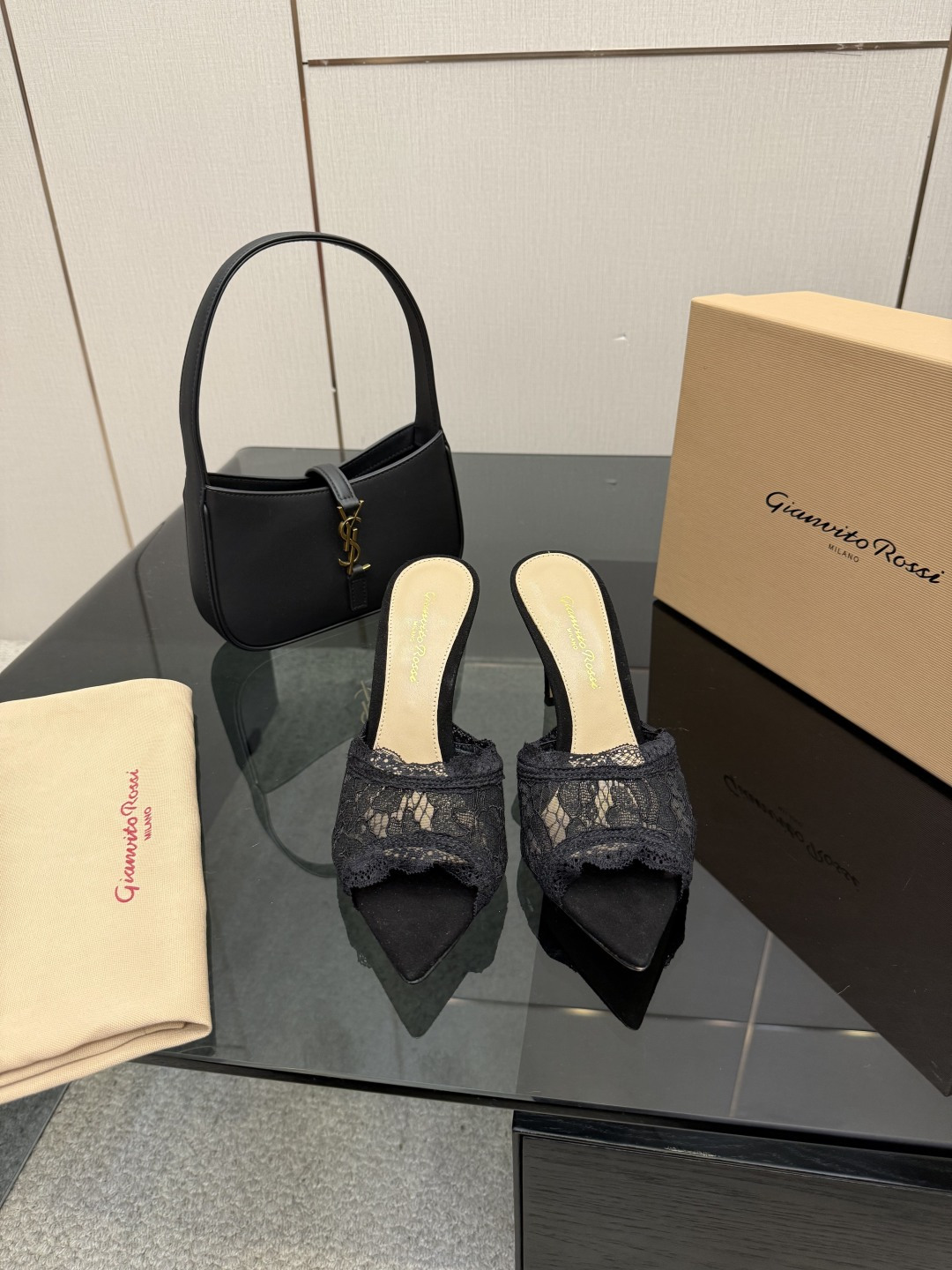 NO:648595,gianvito rossi2025 classic pointed-toe high heels, their appearance is like the brightest star in the night sky. The classic style, eternal charm, and the electric embroidered pattern add a dreamy color to it. Every step is confident and elegant, as if telling the immortal legend of fashion. Owning it means owning the entire fashion every day. ____________________________________ * Full set of packaging. * Lace upper * Sheepskin * Sole  Italian genuine leather outsole * Heel height: 10.5cm, 8.5cm, 5.5 three heights (please note the height when placing an order, default is 8.5 if no note is made) * Size: 35-43 (40, 41, 42, 43 are customized and non-refundable), high heels, slippers, high heels, slippers, sheepskin, Leather soles19860909gianvito rossi2025 经典款尖头高跟鞋,它的出现就像夜空中最璀璨的星辰.经典的款式,永恒的魅力,电绣的图案更是为其增添了梦幻的色彩.每一步都踏出自信与优雅,仿佛在诉说着时尚的不朽传奇.拥有它,便是拥有了整个时尚的每一天. _____________________________ * 全套包装. * 鞋面蕾丝 * 垫脚 羊皮 * 鞋底 意大利真皮大底 * 跟高 10.5cm 8.5cm5.5三种高度（下单需备注高度,没备注默认8.5跟高） * 码数:35－43（40 41 42 43定做不退换）,高跟鞋拖鞋,high heels,slippers,sheepskin,Leather soles,Women's Shoes