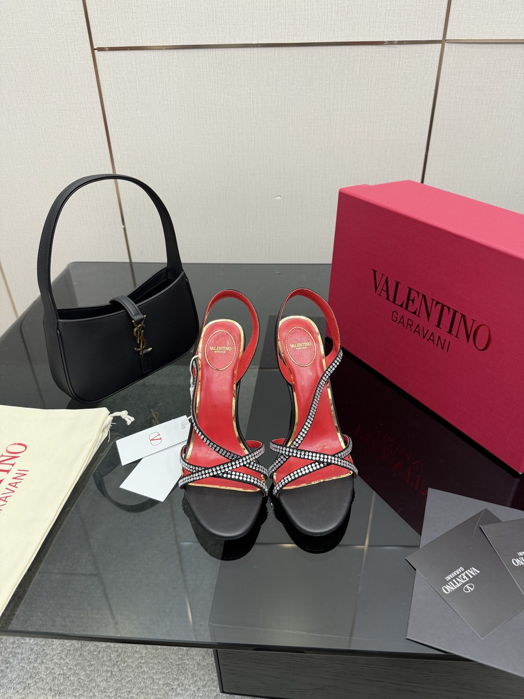 NO:649631,Valentino rhinestone sandals high heels high heels sandals Beautiful texture Very easy to match, you can wear this Valentino series in any season to show new fashion charm. It continues the super high heel design and is favored by well-known overseas bloggers. Thousands of fans and bloggers love it, and it sells well at home and abroad. It is out of stock in China, and the top version has candy color matching, every color is beautiful. Upper cowhide, lining imported sheepskin, sole leather outsole, heel height 5.5cm/10.5cm  Full set of original packaging, code number 35-43 (40.41.42.43 non-refundable and non-exchangeable), high heels and sandals, valentino, valentino, sandals, high heels, cowhide, sheepskin, Leather soles19860909Valentino 水钻凉鞋高跟 高跟 凉鞋 绝美的质感 非常好搭配,任何季节可穿华伦天奴此系列演绎全新时尚魅力 延续超高跟设计,深得海外知名博主青睐 千万粉丝博主倾情演绎,畅销海内外 国内已经断货,顶级版本 糖果色配色,每个颜色都是绝美 鞋面牛皮 内里进口羊皮 鞋底真皮大底 跟高5.5cm/10.5cm 包装全套原版包装 码数35–43（40.41.42.43不退不换）,高跟鞋凉鞋,valentino,valentino,sandals,high heels,cowhide,sheepskin,Leather soles,Women's Shoes