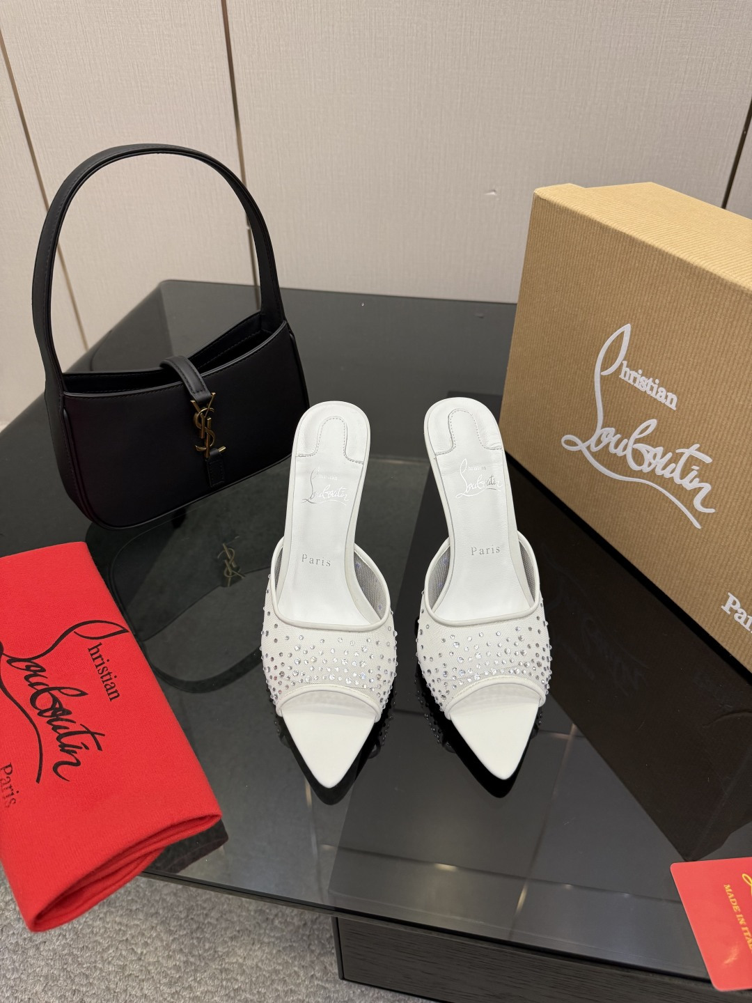 NO:679032,Top version of Christian Louboutin | 2025s original CL new show high heels~ Fashion catwalk red-soled sandals New red-soled metal and fiery rose high-heeled shoes There is nothing to say, they are completely beautiful and crazy #fatal temptation Upper: Beautiful new style, blooming roses on the toes, sewn into flowers from petals to crystal inlays, all hand-sewn  Size35–42 (35.40.41.42) Customized, non-returnable, heel height 10cm, high heels slippers, sandals, high heels, slippers, sheepskin, Leather soles19860909顶级版Christian Louboutin | 2025s原版CL全新秀款高跟鞋～ 时装走秀红底凉鞋 新款红底金属跟火红玫瑰高跟鞋 没什么好说的就是一整个美疯#致命的诱惑 鞋面:绝美的新款,盛放足尖上的玫瑰,从花瓣缝制为花朵,在到水晶的镶嵌均全部纯手工缝制 上脚精致逼人 材质进口网钻 内里羊皮里 大底原版进口顶级真皮大底 Size35–42（35.40.41.42）订做不退换 跟高10cm,高跟鞋拖鞋,sandals,high heels,slippers,sheepskin,Leather soles,Women's Shoes