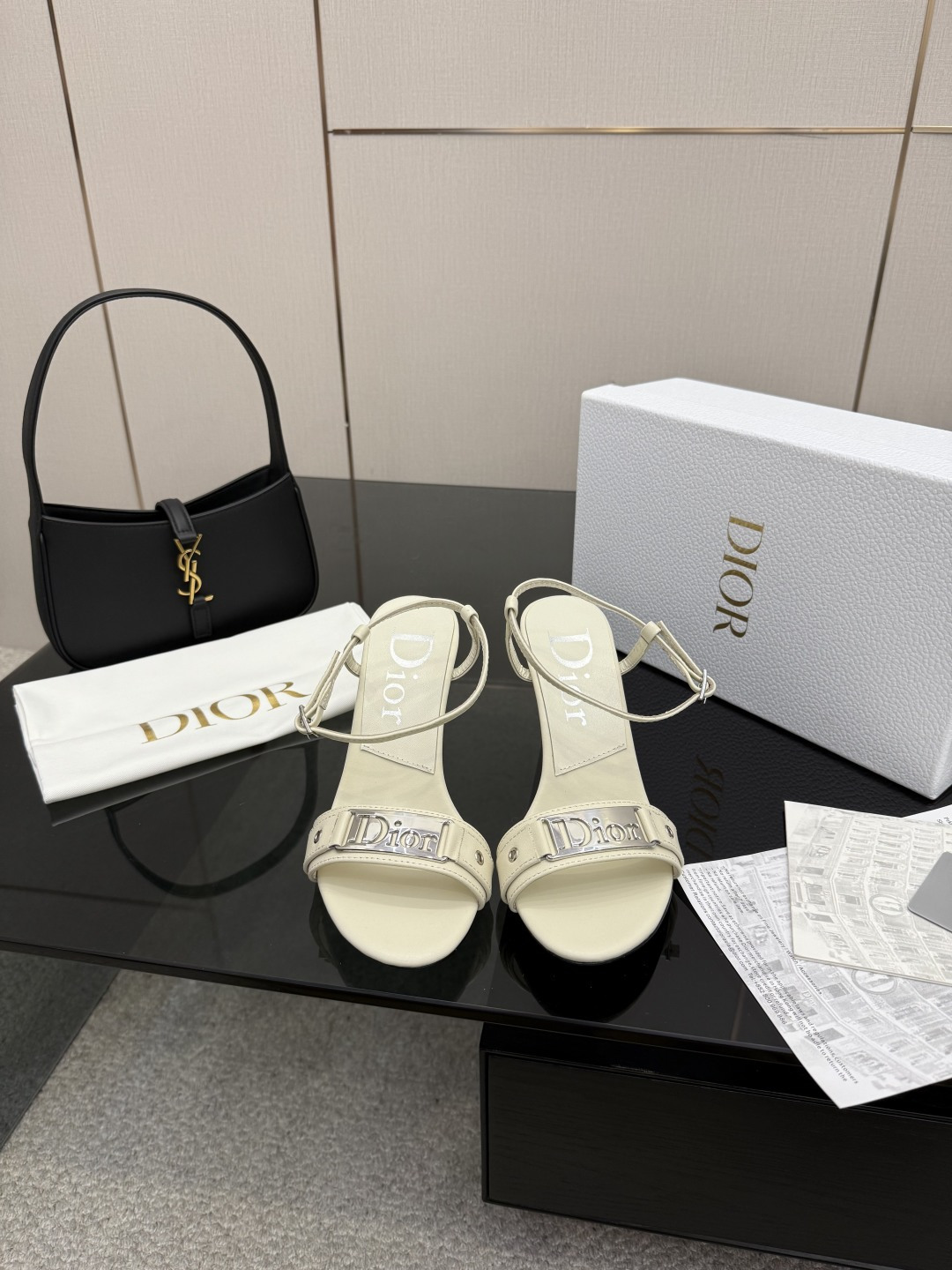 NO:679041,DIOR2025/ Spring and summer new products with mid-century style are very popular among girls. These sandals are completely on the point that girls like. It continues the timeless classic of D family!  This shoe is low-key yet gorgeous, sexy yet not ostentatious. The shape of the shoe is a delicate style that everyone loves. It is very slim. The entire curvature of the side perfectly shows the curve of the foot. It has both mature femininity and a lively girly feel. It looks so good on the foot. It is worth recommending. Go Material: Cowhide upper, mixed sheepskin lining, outsole, imported cowhide outsole from Italy, heel height 8.5cm  Size 35–42 (40/41/42 customized, non-refundable), high heels and slippers, dior, dior, sandals, high heels, slippers, cowhide, sheepskin19860909DIOR2025/ 春夏新品中古风 少女心爆棚 这款完全长在女生喜欢的点上凉鞋 延续D家永恒经典！这款鞋低调不失华丽 性感又不显张扬 鞋型是大家都爱的秀气款 非常非常显瘦 侧面整个弧度将脚部曲线完美展现 既有成熟女人味 又不乏一丝活泼少女感, 上脚也太好看了,值得推荐 Go 材质 鞋面牛皮 内里混种羊皮 大底意大利进口牛皮大底 跟高8.5cm 码数35–42（40/41/42定制不退换）,高跟鞋拖鞋,dior,dior,sandals,high heels,slippers,cowhide,sheepskin,Women's Shoes