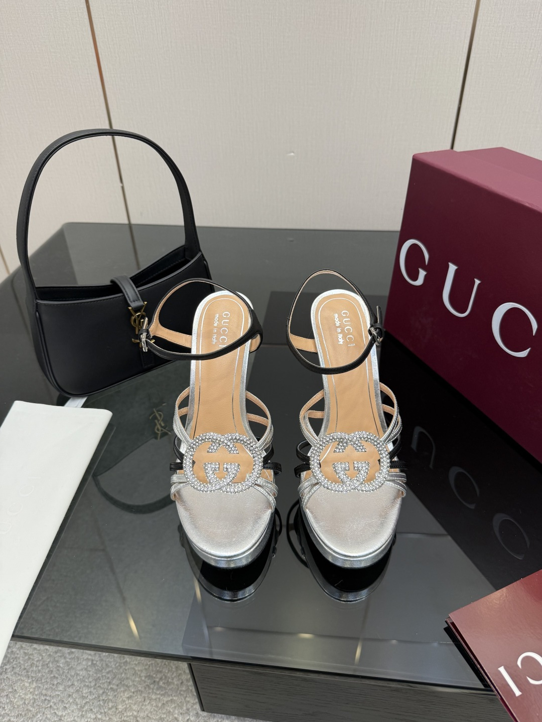 NO:694589,Gucci/Gucci 25WF new rhinestone waterproof platform high-heeled sandals. When retro badges meet dazzling edges, these sandals are inspired by the iconic double G totem. The whole body is decorated with hand-inlaid cut rhinestones. The light flows and reflects the gilded luster. It is like the warm sun of the Roman holiday condensed on the toes. Retro charm and luxurious texture are seamlessly blended. The waterproof platform design cleverly balances height and stability, elongating the leg lines to create supermodel proportions.  From the highlight moment in the front row of fashion week to the romantic date at the summer dinner to the exquisite outfit for urban afternoon tea, it is more than just a pair of shoes, it is a retro luxury product engraved with the brand's genes, bringing focus to every step and allowing elegance to never fade with time. The fabric is made of original custom-made sheepskin, and the lining of the tiptoe is all sheepskin. The heel height is 10.5cm, the water platform is 1.5cm, and the Italian imported leather outsole  size35-39 (customized 40/41), high heels and slippers, gucci, gucci, sandals, high heels, slippers, sheepskin, Leather soles19860909Gucci/古驰25WF新品水钻防水台 高跟凉鞋 当复古徽章邂逅璀璨锋芒 这双凉鞋以标志性双G图腾为引 周身缀满手工镶嵌的切割水钻 光线流转间折射出鎏金光泽 宛如将罗马假日的暖阳凝于足尖 复古韵味与奢华质感无缝交融. 防水台设计巧妙平衡高度与稳度 拉长腿部线条营造超模比例 从时装周前排的高光时刻 到夏日晚宴的浪漫赴约 再到都市下午茶的精致穿搭 它不止是一双鞋履 更是镌刻着品牌基因的复古奢品 让每一步都自带焦点 让优雅在时光中永不褪色. 面料采用原版定制羊皮 内里踮脚均为羊皮 跟高10.5cm 水台1.5cm 意大利进口真皮大底 size35-39（40/41定制）,高跟鞋拖鞋,gucci,gucci,sandals,high heels,slippers,sheepskin,Leather soles,Women's Shoes
