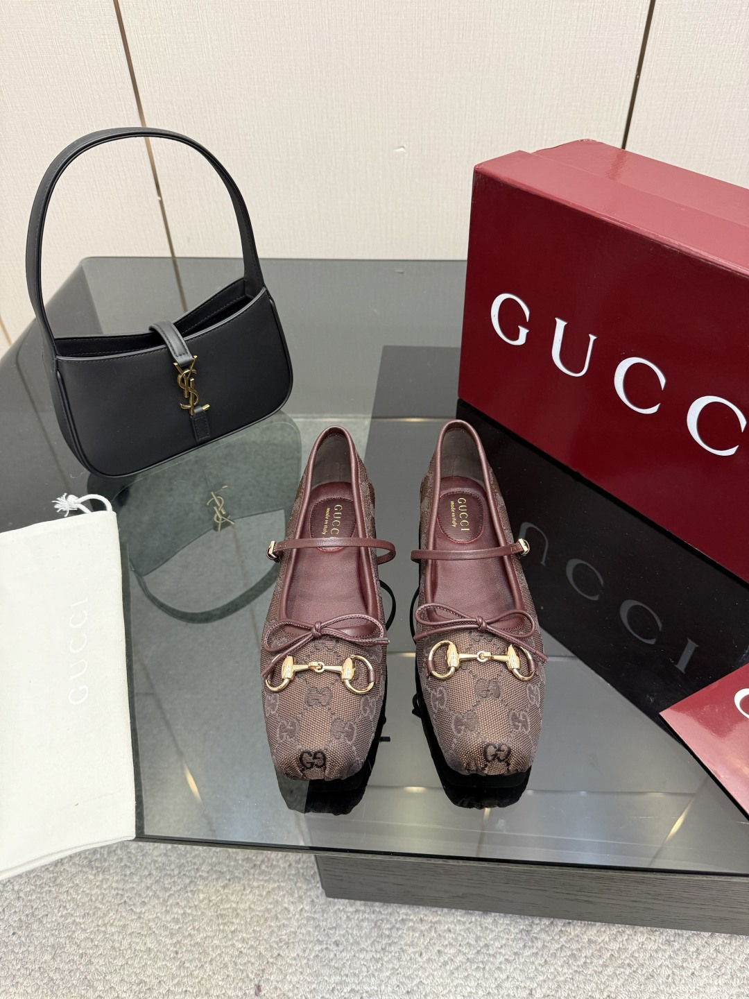 NO:694594,Velvet hot diamond fabric cover GUCCI25/early spring Very popular horsebit ballet shoes·Catway style New director’s color and practical wear concept Every color is super Anchor red rivet model is particularly outstanding, it is worthy of being selected as the most outstanding ballet shoes this year. Super elegant ~ versatile and perfect for daily use!  (Correct color, hardware, perfect consistency) Compare the difference between the pictures and the products on the market. Upper cloth covered with diamond-hot velvet, lining imported sheepskin, sole imported genuine leather outsole, thick flat bottom, size 35-39 (40.41.42 customized) (full set of packaging), ballet shoes, gucci, sheepskin, Leather soles19860909丝绒烫钻 布面 GUCCI25/早春 大热马衔扣芭蕾舞鞋·走秀款新总监的色彩与实穿概念每个颜色都超级安可拉红铆钉款更是尤为出众名副其实当选今年最出众芭蕾舞鞋超有气质～百搭日常着用都是一绝的单品！（正确颜色、五金、完美一致）多对比市面上看图做货的区别哈 鞋面布面烫钻丝绒, 内里进口绵羊皮 鞋底进口真皮大底 厚度平底 码数35-39 (40.41.42定做）（全套包装）,芭蕾舞鞋,gucci,sheepskin,Leather soles,Women's Shoes