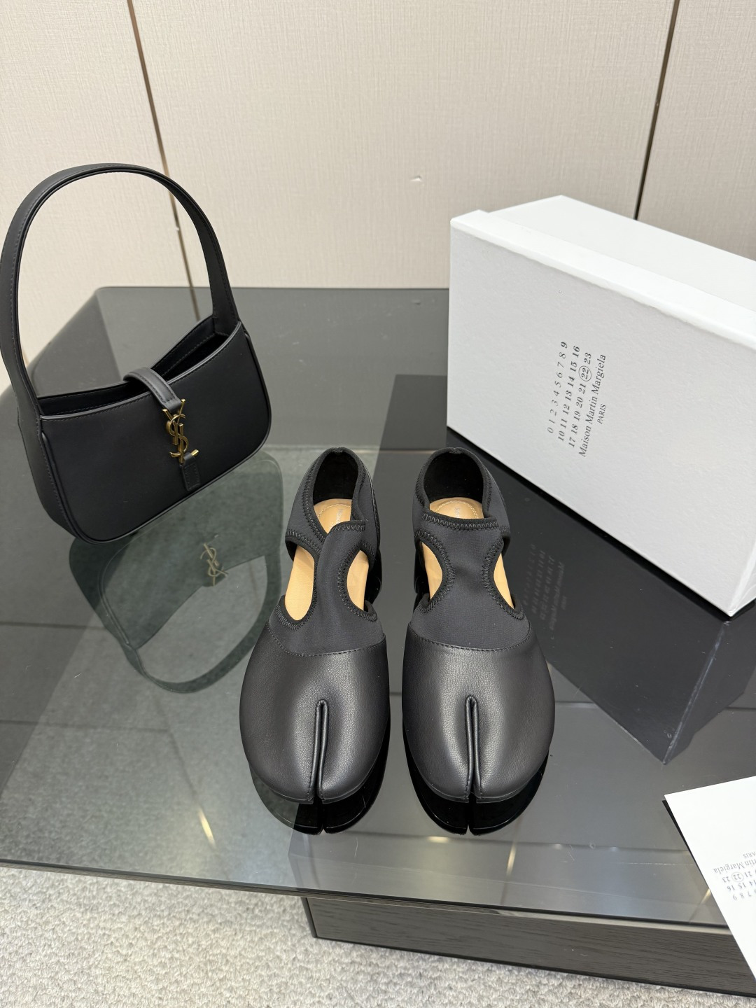 NO:694573,High version Maison Margiel* 2026ss early spring catwalk new model MM6 Margiela new split-toe small leather shoes casual shoes new versatile retro give you a different feeling Upper imported cowhide, sheepskin lining imported sheepskin outsole Italian imported genuine leather outsole Size 35-39 (40.41 customized non-returnable), split-toe shoes, masion margiela, masion margiela, cowhide, sheepskin, Leather soles19860909高版本  Maison Margiel* 2026ss早春走秀新款MM6马吉拉新品分趾小皮鞋休闲鞋新品百搭复古给你不一样的感觉 鞋面进口牛皮,羊皮 内里进口羊皮 大底意大利进口真皮大底 码数35-39（40.41定制不退换）,分趾鞋,masion margiela,masion margiela,cowhide,sheepskin,Leather soles,Women's Shoes