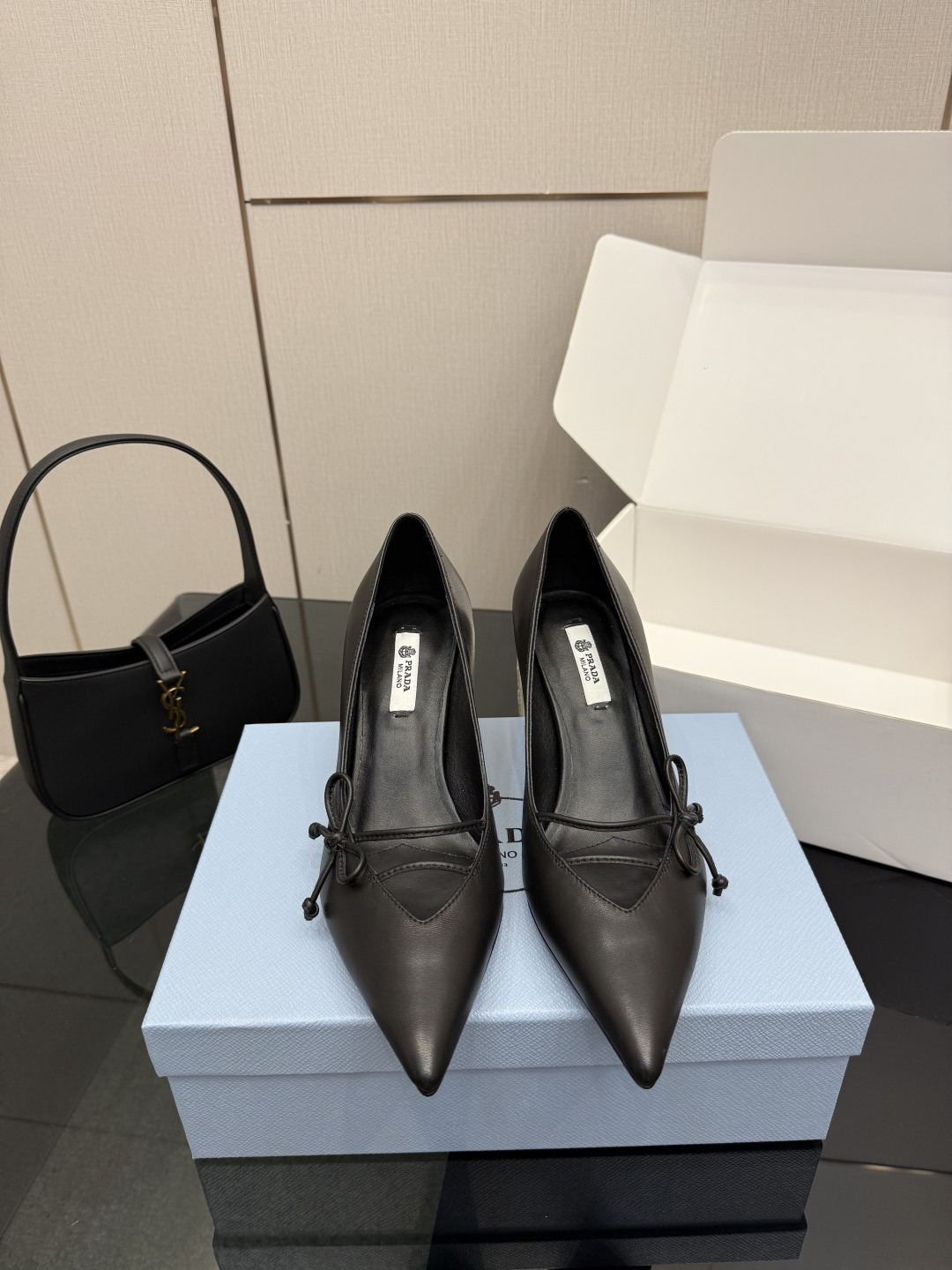 Prada escarpins à bout pointu en agneau avec nœud
