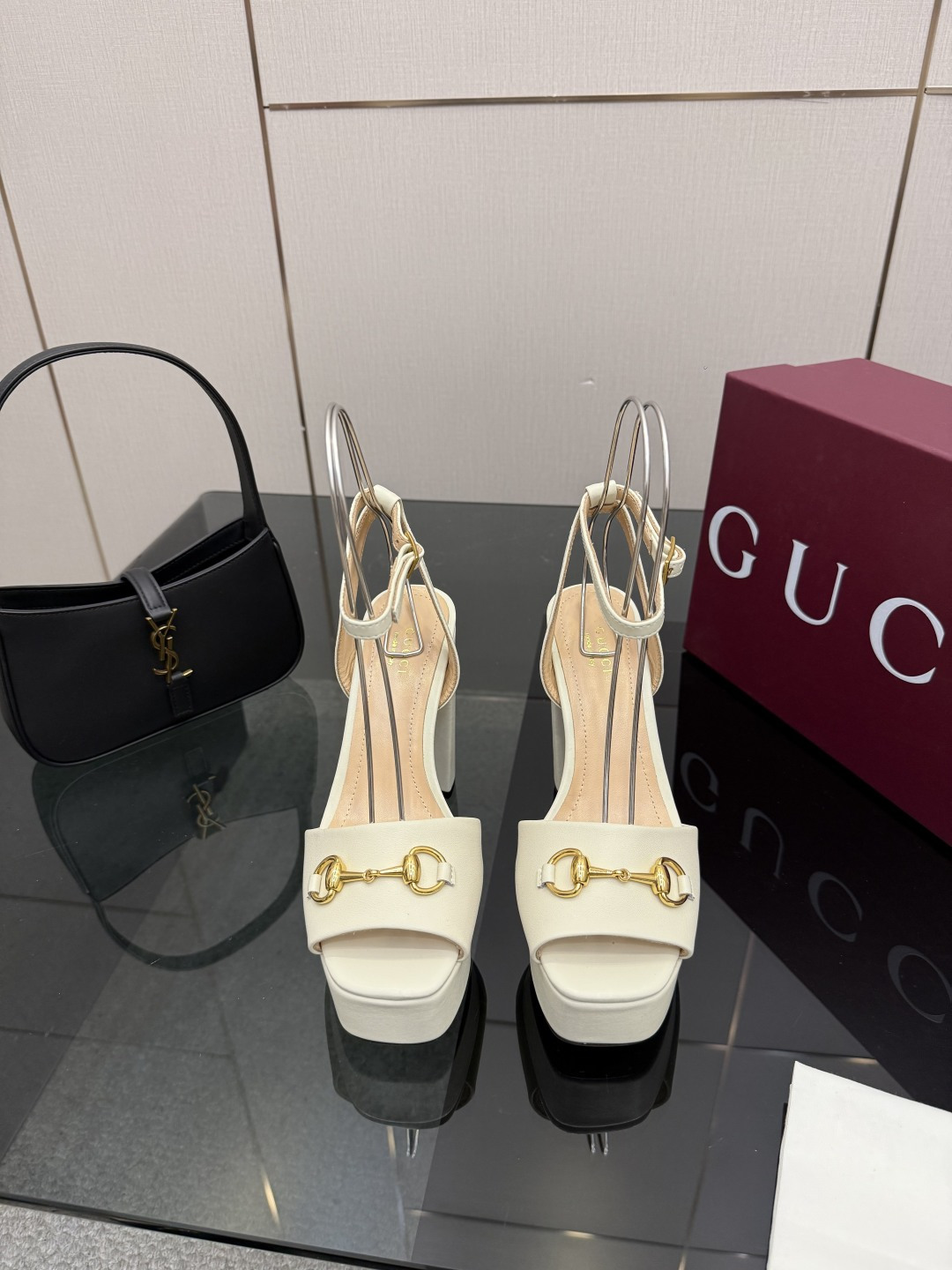 NO:696363,Exclusive new style ~ High version of GUCCI spring new high heels, catwalk style, original development. The shoe last has been carefully polished for 3 months to ensure comfort. This year's super popular waterproof platform series, Gucci has also started to update this series ~ —————————————— Materials and materials Imported cowhide Leather lining Sheepskin lining Heel height 12cm Water platform 3.8cm  Size 35-42 (40, 41, 42 customized), high heels and sandals, gucci, sandals, high heels, cowhide, sheepskin19860909独家新款～ 高版本GUCCI 春季新款高跟鞋,走秀款,原版开发.为保证舒适度精心打磨鞋楦3个月之久.今年超流行防水台系列,gucci也开始了这个系列的更新了～ ——————————————— 材料面料进口牛皮 内里内里羊皮 跟高12cm 水台3.8cm 码数35-42（40,41,42订做）,高跟鞋凉鞋,gucci,sandals,high heels,cowhide,sheepskin,Women's Shoes