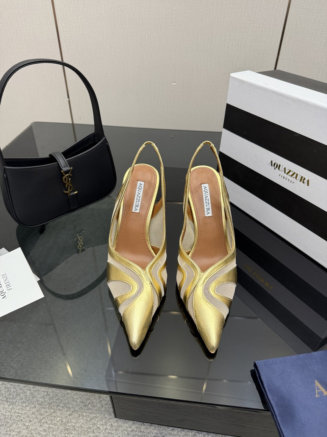 NO:696351,AQUAZZURA Golden Pineapple 2026 Spring and Summer New Aquazzura/Pineapple Italy, the favorite of royal families, elegant, elegant, official cabinet-level quality shoes are made with heavy craftsmanship, simple and elegant, feminine, suitable for party design, suitable for various skirts, dresses and evening dresses, various styles. Full set of packaging. Upper mesh, sheepskin lining sheepskin sole Italian genuine leather outsole Heel height original 9.5cm  Size: standard size 35-41 (customized size 34. 42, non-refundable and non-exchangeable), sandals, sandals, skirts, sheepskin, sheep, Leather soles19860909AQUAZZURA金菠萝2026 春夏新款Aquazzura /菠萝意大利、王室贵族的钟爱、雍容华贵、气质高雅、官柜级品质鞋采用重工艺制成,简单大方 女人味,适合派对的设计适用各种套裙,于连衣裙晚礼服,各种款式. 全套包装. 鞋面 网纱,羊京 衬里 羊皮 鞋底 意大利真皮大底 跟高 原版9.5cm 码数 标准码35-41（定制34. 42定制不退不换）,凉鞋,sandals,skirts,sheepskin,sheep,Leather soles,Women's Shoes