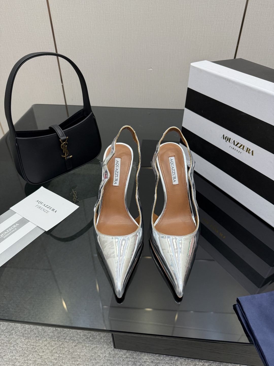 NO:696331,AQUAZZURA Golden Pineapple 2026 Spring and Summer New Aquazzura/Pineapple Italy, the favorite of royal families, elegant, elegant, official cabinet-level quality shoes are made with heavy craftsmanship, simple and elegant, feminine, suitable for party design, suitable for various skirts, dresses and evening dresses, various styles. Full set of packaging. Upper Sheep Jing, mirrored cowhide Lining Sheepskin Sole Italian genuine leather outsole Heel height  Original size 9.5cm, standard size 35-41 (customized 34. 42, non-refundable and non-exchangeable), high-heeled sandals, sandals, high heels, skirts, cowhide, sheepskin, sheep, Leather soles19860909AQUAZZURA金菠萝2026 春夏新款Aquazzura /菠萝意大利、王室贵族的钟爱、雍容华贵、气质高雅、官柜级品质鞋采用重工艺制成,简单大方 女人味,适合派对的设计适用各种套裙,于连衣裙晚礼服,各种款式. 全套包装. 鞋面 羊京,镜面牛皮 衬里 羊皮 鞋底 意大利真皮大底 跟高 原版9.5cm 码数 标准码35-41（定制34. 42定制不退不换）,高跟鞋凉鞋,sandals,high heels,skirts,cowhide,sheepskin,sheep,Leather soles,Women's Shoes