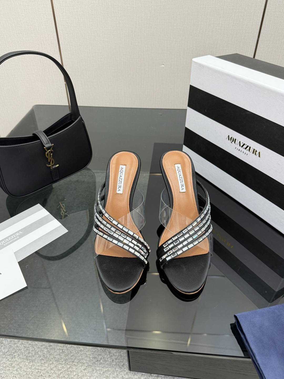 NO:707481,Aquazzura 2026 New Sandals Purchasing Quality The 2026 new high-heeled rhinestone sandals originally developed by Aquazzura are now available. They are simply the favorite of fashionistas. The rhinestones are densely inlaid, like the Milky Way falling into the world, shining brightly when walking. The high-heeled design not only elongates the leg line, but also adds a bit of confidence and elegance. Put it on, whether you are going out daily or attending a party, you will instantly become the focus and easily lead the new trend of fashion. ______________________ Full package. Upper  Silk lining sheepskin sole Italian genuine leather outsole Heel height 8.5cm Size: 35-43 (40 41 42 43 custom-made and non-returnable), high heels and slippers, sandals, high heels, slippers, sheepskin, real silk, Leather soles19860909Aquazzura2026新款凉鞋  代购品质 原版开发2026新款高跟水钻凉鞋闪亮登场,简直是时髦精的心头好.水钻镶嵌得密密麻麻,像银河落入人间,行走间熠熠生辉.高跟设计不仅拉长腿部线条,还增添了几分自信与优雅.穿上它,无论是日常出街还是参加派对,瞬间成为焦点,轻松引领时尚新风潮. _____________________________ 全套包装. 鞋面 真丝 内里 羊皮 鞋底 意大利真皮大底 跟高 8.5cm 码数: 35－43（40 41 42 43定做不退换）,高跟鞋拖鞋,sandals,high heels,slippers,sheepskin,real silk,Leather soles,Women's Shoes