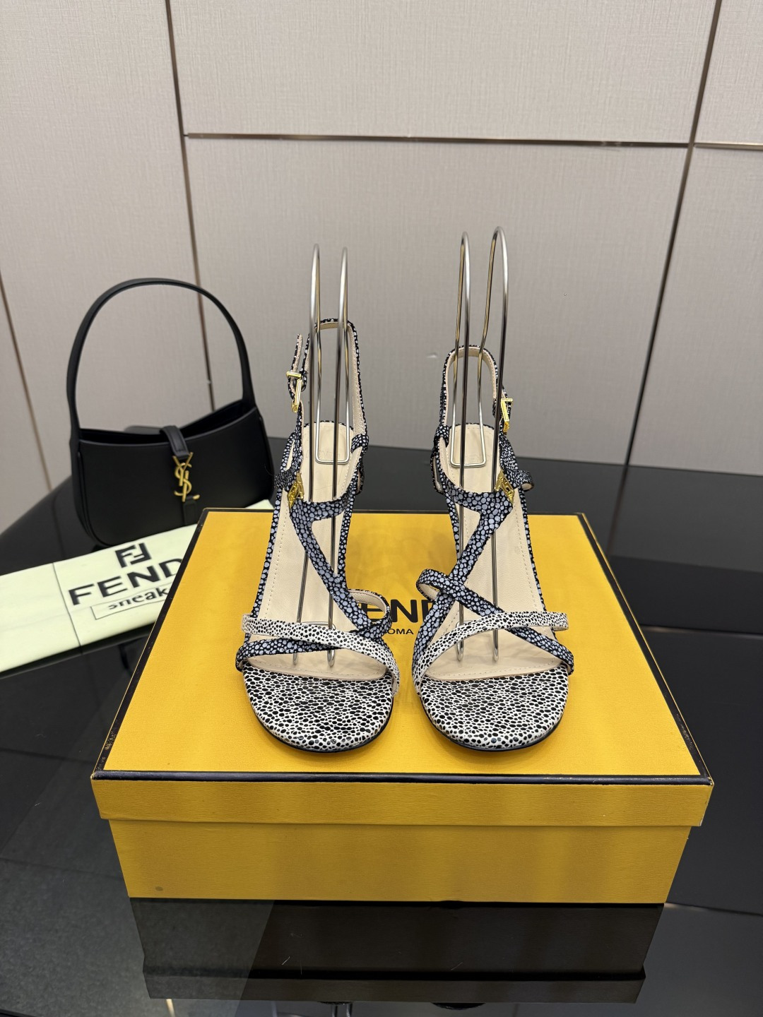 NO:720952,New Fendi Delfina FF high-heeled shoes and sandals Delfina high-heeled shoes with metal buckle lace-up closure design is simple and neat!  The three-dimensional embroidery material adds a fashionable texture. The ankles are soft and exquisite, and the hardware straps are decorated with engraved details and golden metal FF patterns on the heels. Simple and neat design, the upper is matched with shiny fabric, cowhide, and premium lambskin.19860909新款 芬迪 Delfina FF高跟鞋凉鞋 Delfina 高跟鞋 金属搭扣系带开合设计精简利落！立体刺绣材质更添时髦质感.脚踝柔软精巧五金饰带,鞋跟饰有镂刻细节和金色金属FF图案.简洁利落设计鞋面搭配闪耀 面料牛皮 垫脚特级小羊皮 跟高8.5 Size35-42（40.41.42定做不予退换),高跟鞋凉鞋,fendi,sandals,high heels,cowhide,sheepskin,Women's Shoes