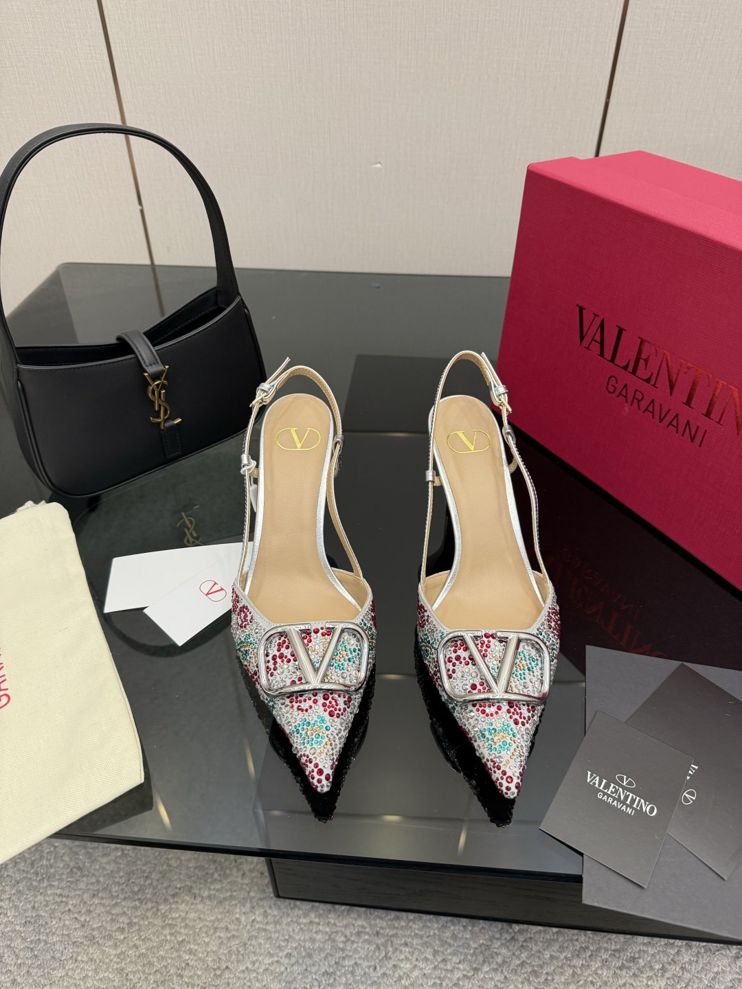 NO:750080,Valentino2026 spring and summer series colorful diamond VLOGO high heels and sandals. Pointed stiletto heel design, upper color sequins + crystal embellishment, blingbling super eye-catching golden VLOGO metal buckle, full of brand sense, 8.5cm heel height elongates the leg line, elegant and aura. Back strap design, more stable to wear, suitable for dinners, parties and other formal occasions, can also add points to daily wear, is a practical and luxurious fashion item! Size  35-43 (40, 41, 42, 43 customized) Heel height 8cm, high heels, valentino, sandals, high heels19860909Valentino2026春夏系列彩钻VLOGO高跟鞋 凉鞋 尖头细跟设计,鞋面彩色亮片+水晶点缀,blingbling超吸睛金色VLOGO金属扣,品牌感满满,8.5cm跟高拉长腿部线条,优雅又显气场. 后绊带设计,穿着更稳,适合晚宴,派对等正式场合,也能为日常穿搭加分,是实用又奢华的时尚单品! Size 35-43（40、41、42、43订做） 跟高8cm,高跟鞋,valentino,sandals,high heels,Women's Shoes