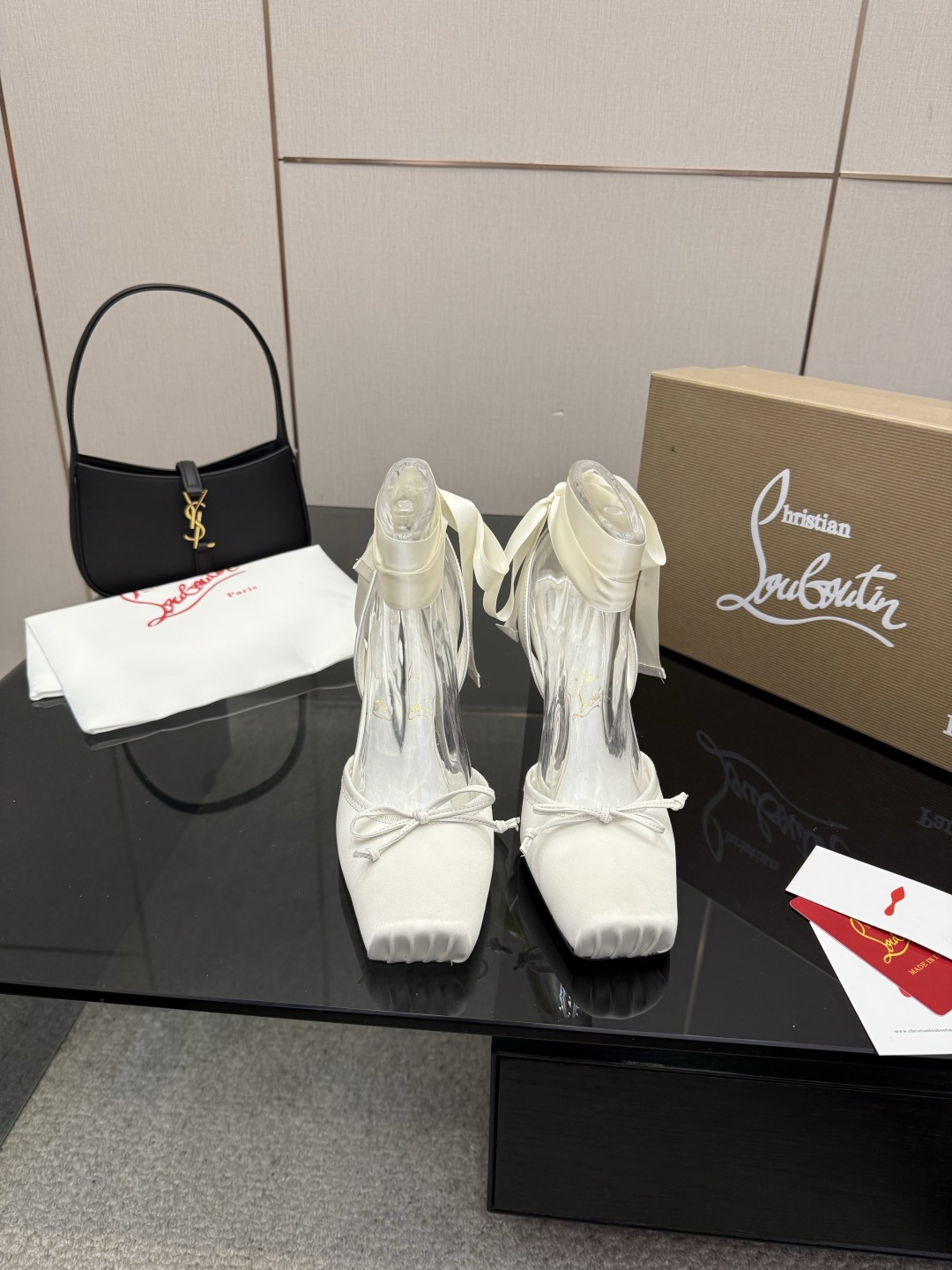 NO:723441,Christian Loubottin's new square-toe ballet high-heeled shoes, with their own high-end sense of strappy high-heeled shoes. 26 The latest red-soled shoes. They are ordinary wherever you put them, but once you put them on, they are amazing!  CL's red-soled shoes have fascinated many people. They are silently sexy and the sparkling rhinestones make them look like fairies. Who can resist a pair of romantic and atmospheric high heels!  Imported silk upper, sheepskin foot pads, genuine leather outsole, heel height 10.5cm, size 35~39 (40.41.42 custom made, non-returnable, non-exchangeable), high heels sandals, christian louboutin, bottega veneta, sandals, high heels, sheepskin, real silk, Leather soles19860909Christian Loubottin 新款方头芭蕾高跟鞋 自带高级感绑带高跟鞋 26最新款红底鞋 放在哪里平平无奇,一上脚绝了！CL的红底鞋让很多人痴迷,无言的性感,亮闪闪的水钻妥妥的仙女本仙,谁能拒绝一双浪漫又有氛围感的高跟鞋！ 鞋面进口真丝 垫脚羊皮 大底真皮大底 跟高10.5cm 码数35~39（40.41.42定做不退不换）,高跟鞋凉鞋,christian louboutin,bottega veneta,sandals,high heels,sheepskin,real silk,Leather soles,Women's Shoes