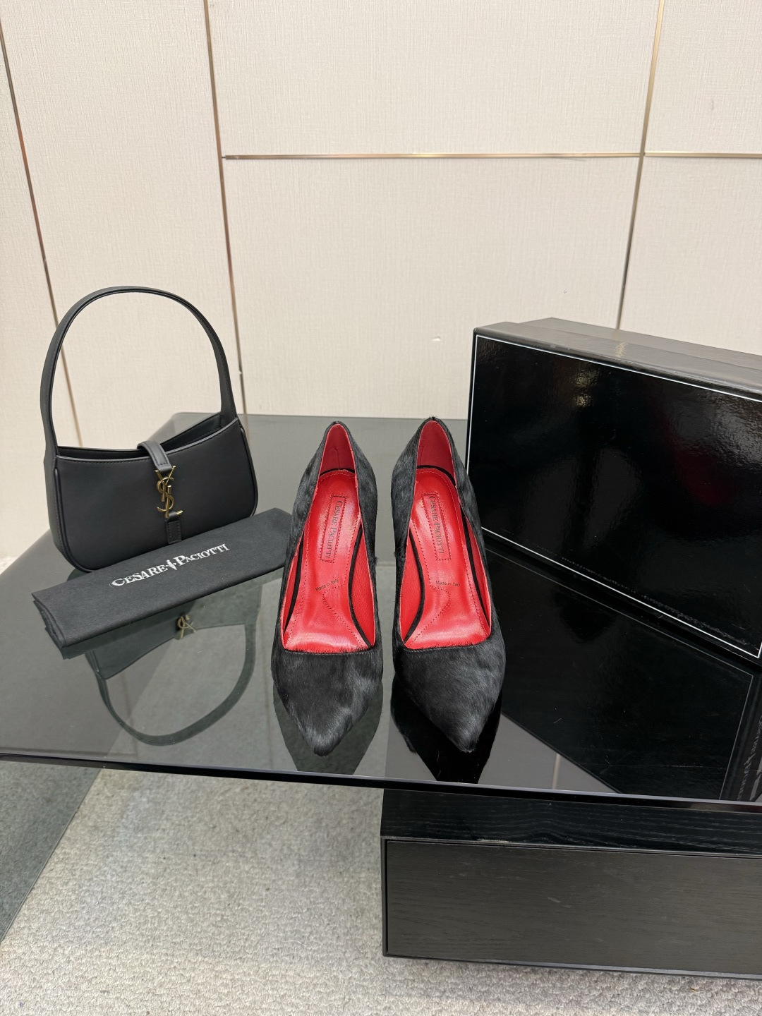 NO:721266,'The sharp knife that penetrates the heart' Cesare Paciotti dagger high heels. Out-of-print high-heeled shoes with heavy investment in mold making and plate-matching technology. The whole series of products are on sale one after another. If you must suffer from high heels, I hope it is Cesare Paciotti. Upper sheepskin, patent leather, crocodile pattern, cowhide, horsehair, lining cowhide, foot-slip cowhide, heel height 10cm, size 35-43 (ordered at 40.41.42.43), high-heeled shoes, high  heels,cowhide,sheep19860909“插入心脏的利刃” Cesare Paciotti 匕首高跟鞋 绝版重金开模,对版工艺 全系列产品陆续发售 如果一定要受高跟鞋的罪  我希望是Cesare Paciotti 鞋面羊京,漆皮,鳄鱼纹,牛皮,马毛 内里牛皮 垫脚牛皮 跟高10cm 码数35-43（40.41.42.43订）,高跟鞋单鞋,high heels,cowhide,sheep,Women's Shoes