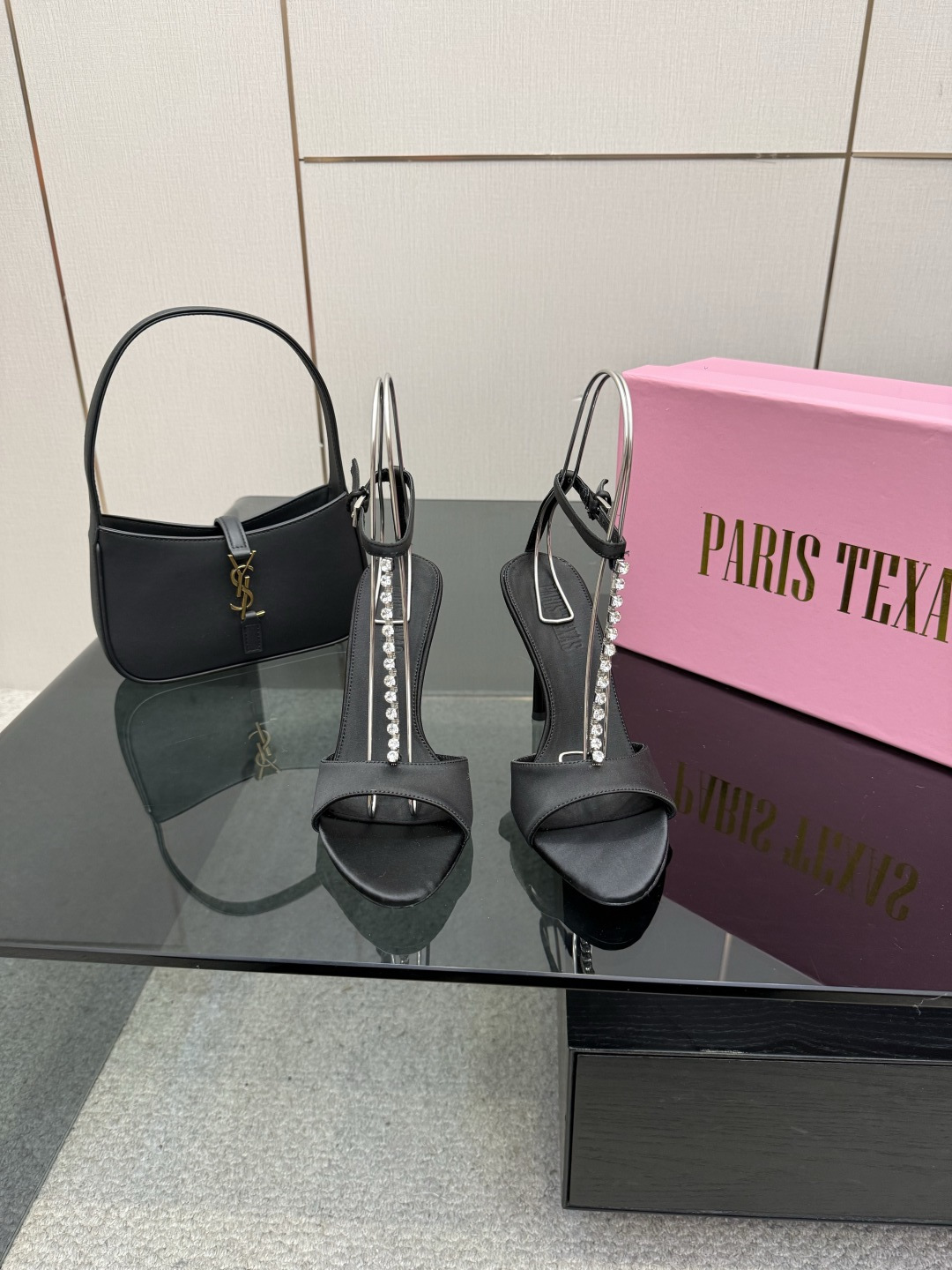 NO:725485,The popular PARIS TEXAS high heels have launched this charming item. A beautiful torture tool, it is made of patent leather fabric and has a dignified and elegant pointed toe body with a deep shoe opening. Silk sole, silk upper, size 35-43 (41, 42, 43 need to be customized), high-heeled sandals, sandals, high heels, real silk19860909爆款PARIS TEXAS高跟鞋 推出了这款散发着迷人魅力的单品.美丽刑具,它以漆皮面料制作于设有深鞋口的尖头鞋身端庄典雅. 鞋底真丝 鞋面真丝 码数35-43(41,42,43需定做),高跟鞋凉鞋,sandals,high heels,real silk,Women's Shoes
