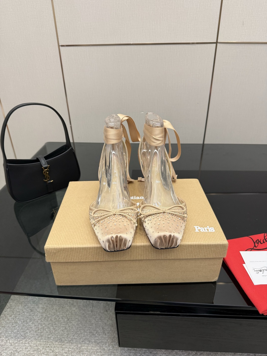 NO:725495,Christian Loubottin's new square-toe ballet high heels with diamonds, high-end strappy high heels, 26 latest red-soled shoes. They are ordinary wherever you put them, but they look stunning once you put them on!  CL's red-soled shoes have fascinated many people. They are silently sexy and the sparkling rhinestones make them look like fairies. Who can resist a pair of romantic and atmospheric high heels!  Imported silk upper, sheepskin foot pads, genuine leather outsole, size 35~39 (40.41.42 custom-made, non-refundable and non-exchangeable), high heels and sandals, christian louboutin, bottega veneta, sandals, high heels, sheepskin, real silk, Leather soles19860909带钻 Christian Loubottin 新款方头芭蕾高跟鞋 自带高级感绑带高跟鞋 26最新款红底鞋 放在哪里平平无奇,一上脚绝了！CL的红底鞋让很多人痴迷,无言的性感,亮闪闪的水钻妥妥的仙女本仙,谁能拒绝一双浪漫又有氛围感的高跟鞋！ 鞋面进口真丝 垫脚羊皮 大底真皮大底 码数35~39（40.41.42定做不退不换）,高跟鞋凉鞋,christian louboutin,bottega veneta,sandals,high heels,sheepskin,real silk,Leather soles,Women's Shoes