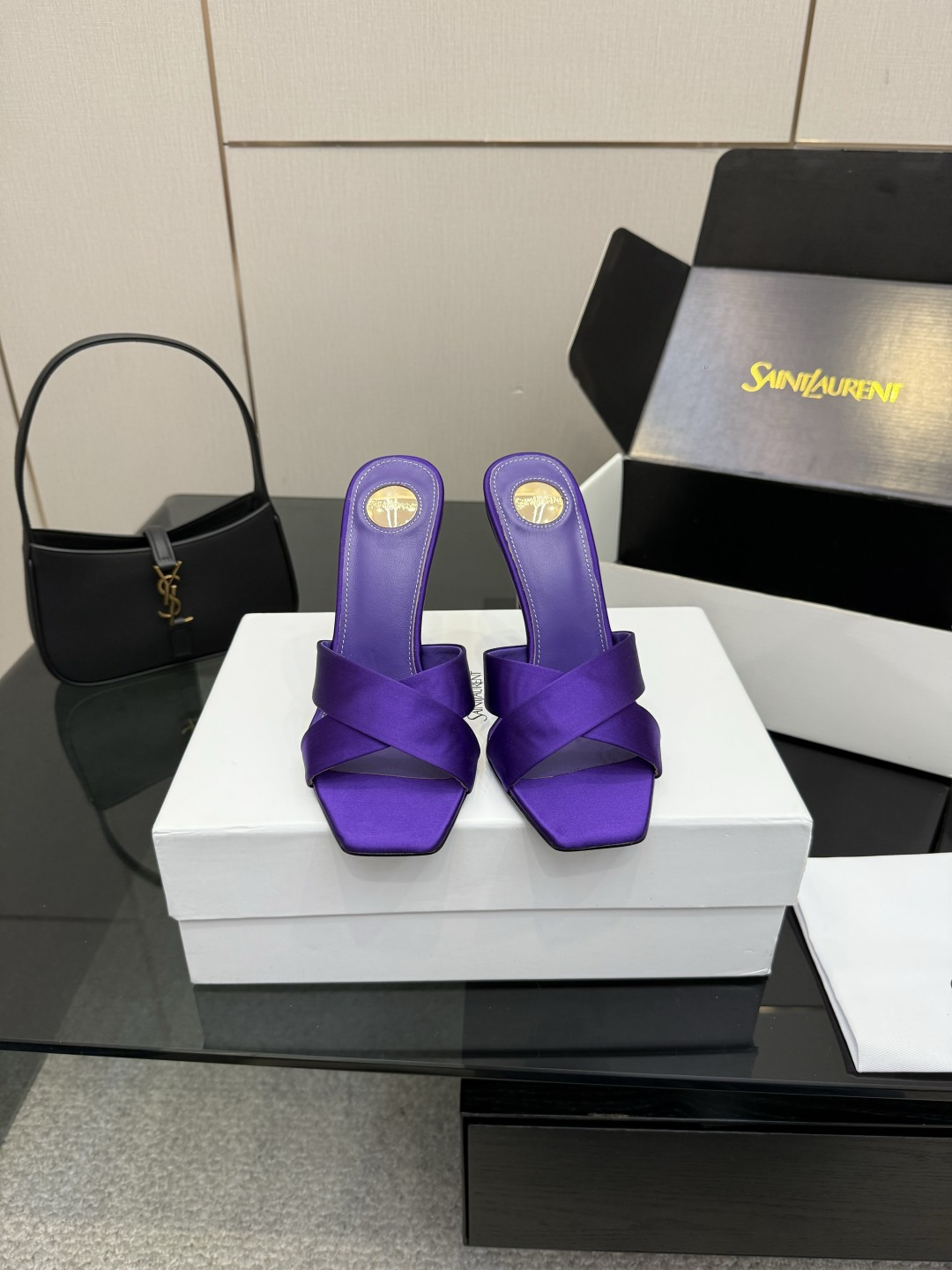 NO:747334,Purchasing agent level *ysl classic high-heeled sandals. Only YSL understands women's hearts best and does not accept refutation. Super invincible feminine artifact, a must-have for women. Full-body customization. In-house molded hardware heels. Perfectly consistent. Compare the differences between pictures and goods on the market!  Customized imported silk upper, imported sheepskin lining, imported genuine leather outsole, heel height 10.5cm, size 35-39 (customized at 40.41), high heels and slippers, saint laurent, sandals, high heels, slippers, sheepskin, real silk, Leather soles19860909代购级 *ysl 经典款高跟凉鞋 唯有YSL最懂女人心 不接受反驳 超级无敌女人味神器 女人必备 z品全身定制 自家开模五金鞋跟 完美一致 多对比市面上看图做货的区别哈！ 鞋面定制进口真丝 内里进口绵羊皮 鞋底进口真皮大底 跟高10.5cm 码数35-39(40.41定做),高跟鞋拖鞋,saint laurent,sandals,high heels,slippers,sheepskin,real silk,Leather soles,Women's Shoes