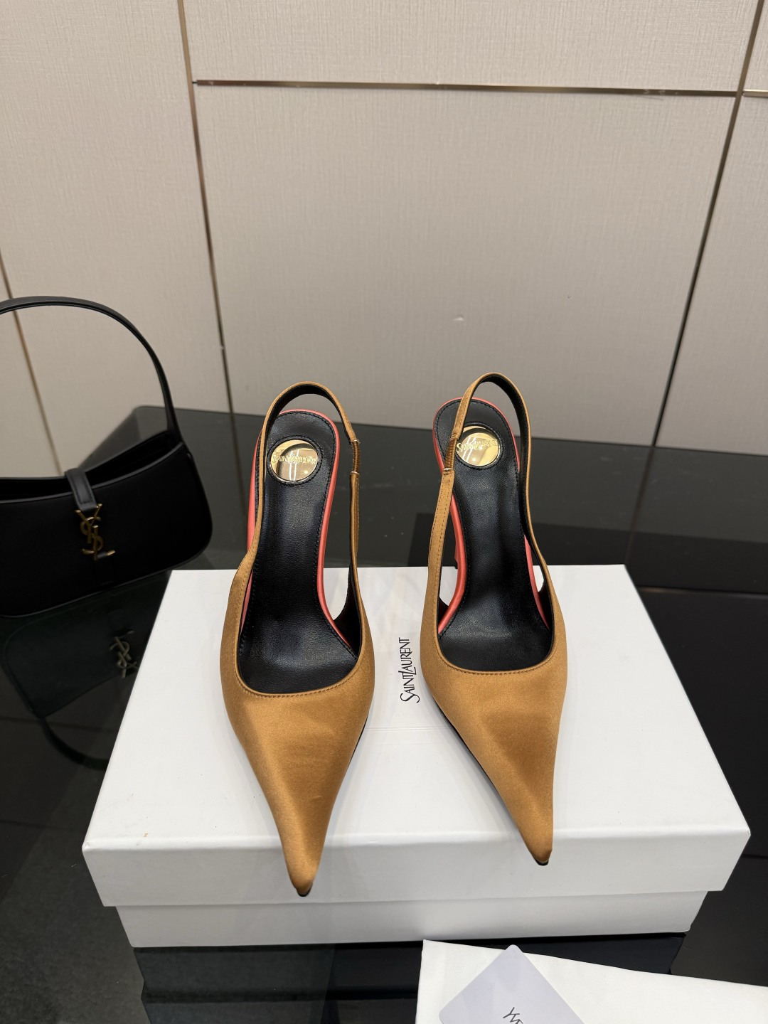 NO:748101,SAIN*LAURENT2026 new spring and summer series high-heeled sandals!  Pointed-toe high-heeled slippers, how can we miss a pair of fairy shoes in the light summer? Paired with various small skirts, it doesn't matter the shape of the feet at all. The transparent sparkling diamonds show a phantom under the light. It is really too beautiful. The whiteness of the upper feet makes people look up!  The delicate crystal chain embellishes the delicate lines of the ankle, releasing infinite elegance. Explore more high-heeled shoes!  Fabric, silk, genuine leather outsole, size 35-42 (customized at 40.41.42), heel height 10.5cm, high heels sandals, saint laurent, sandals, high heels, slippers, skirts, real silk, Leather soles19860909SAIN*LAURENT2026全新春夏系列高跟凉鞋 ！ 尖头高跟拖鞋淡淡的夏日里怎么少得了一双仙女鞋 各种小裙子搭配起来 完全不挑脚型哦 通透的闪钻在光线的照耀下呈现幻彩 真的美的过分 上脚显白的让人上头！细巧水晶链饰点亮脚踝纤雅线条 释放无限优雅魅力 探索更多臻选高跟鞋！ 面料真丝 大底真皮大底 码数35-42（40.41.42定制） 跟高10.5cm,高跟鞋凉鞋,saint laurent,sandals,high heels,slippers,skirts,real silk,Leather soles,Women's Shoes