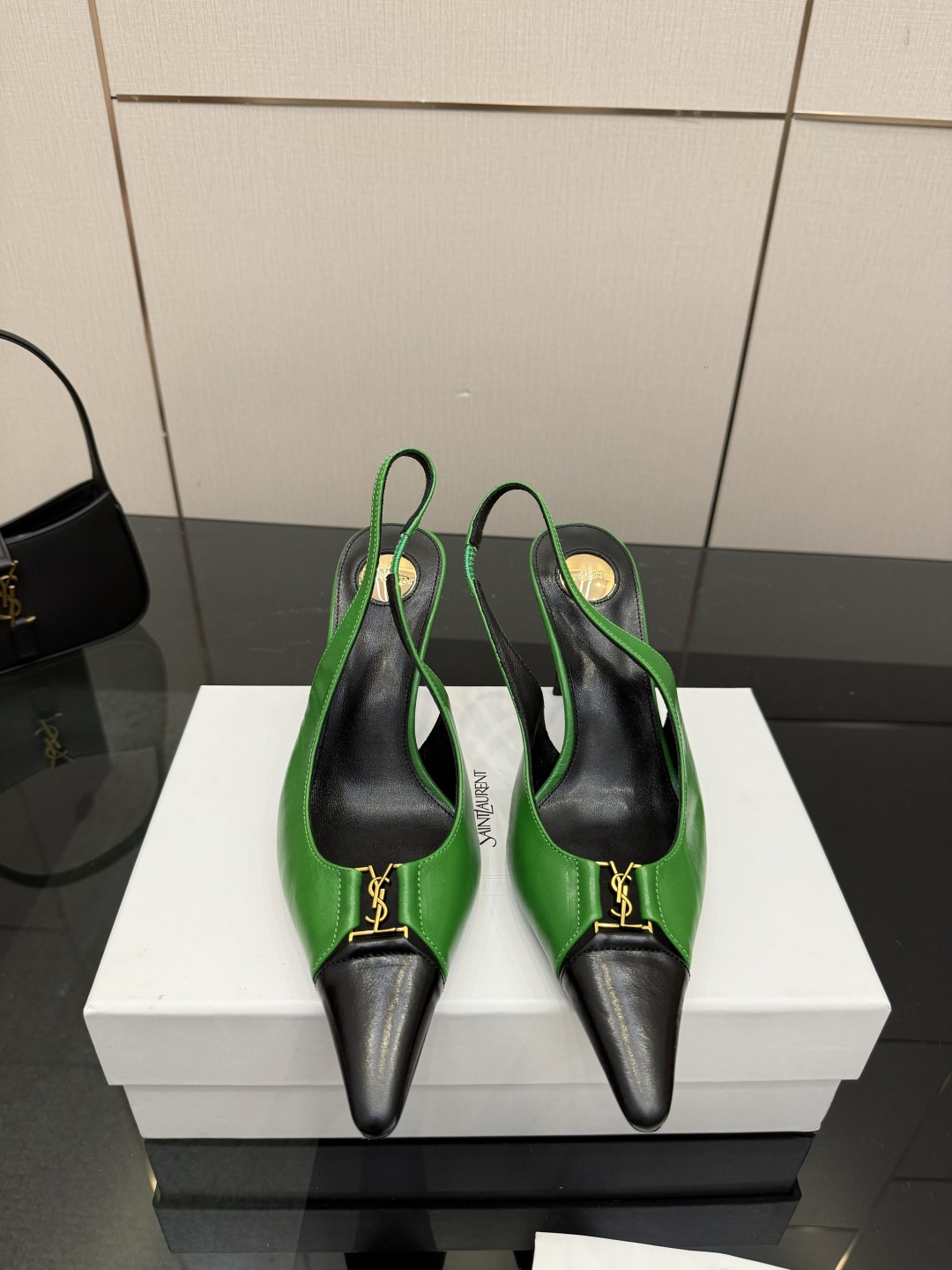 NO:749068,SAIN*LAURENT2026 new spring and summer series high-heeled sandals!  Pointed-toe high-heeled slippers, how can we miss a pair of fairy shoes in the light summer? Paired with various small skirts, it doesn't matter the shape of the feet at all. The transparent sparkling diamonds show a phantom under the light. It is really too beautiful. The whiteness of the upper feet makes people look up!  The delicate crystal chain embellishes the delicate lines of the ankle, releasing infinite elegance. Explore more high-heeled shoes!  Fabrics: cowhide matte, open-edge beaded cowhide, butter leather, silk. Outsole, genuine leather outsole, size 35-42 (customized at 40.41.42), heel height 9cm, high heels sandals, saint laurent, sandals, high heels, slippers, skirts, cowhide, real silk, Leather soles19860909SAIN*LAURENT2026全新春夏系列高跟凉鞋 ！ 尖头高跟拖鞋淡淡的夏日里怎么少得了一双仙女鞋 各种小裙子搭配起来 完全不挑脚型哦 通透的闪钻在光线的照耀下呈现幻彩 真的美的过分 上脚显白的让人上头！细巧水晶链饰点亮脚踝纤雅线条 释放无限优雅魅力 探索更多臻选高跟鞋！ 面料牛皮哑光,开边珠牛皮,牛油皮,真丝 大底真皮大底 码数35-42（40.41.42定制） 跟高9cm,高跟鞋凉鞋,saint laurent,sandals,high heels,slippers,skirts,cowhide,real silk,Leather soles,Women's Shoes