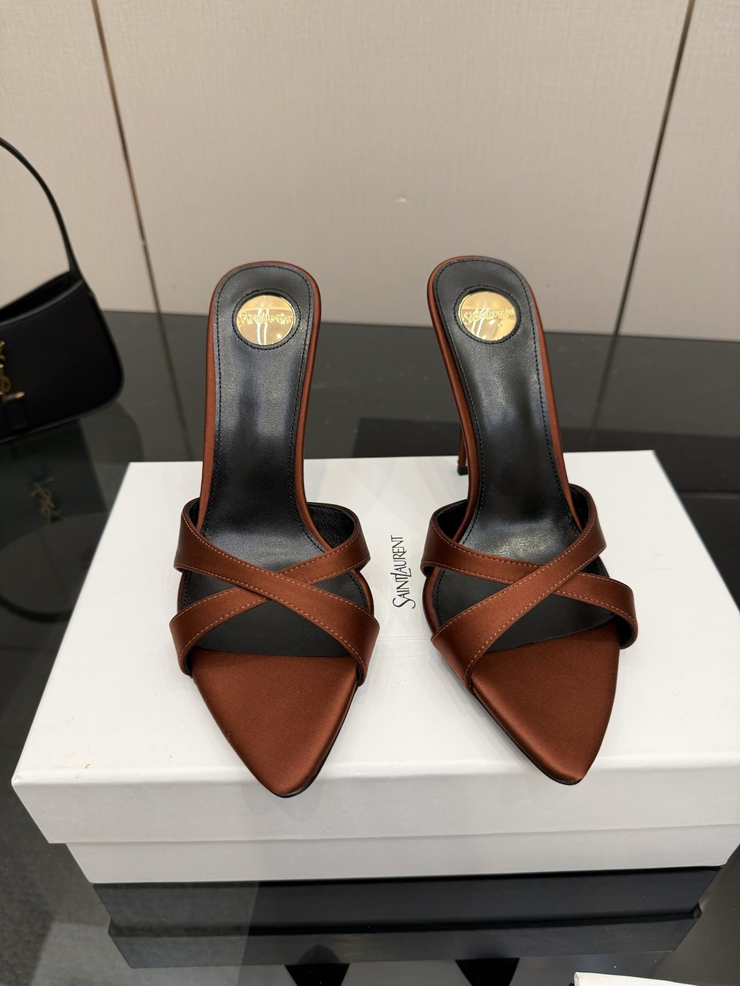 NO:749101,SAIN*LAURENT2026 new spring and summer series high-heeled sandals!  Pointed-toe high-heeled slippers, how can we miss a pair of fairy shoes in the light summer? Paired with various small skirts, it doesn't matter the shape of the feet at all. The transparent sparkling diamonds show a phantom under the light. It is really too beautiful. The whiteness of the upper feet makes people look up!  The delicate crystal chain embellishes the delicate lines of the ankle, releasing infinite elegance. Explore more high-heeled shoes!  Fabric cowhide, silk Outsole Genuine leather outsole Size 35-42 (customized at 40.41.42) Heel height 10.5cm, high heels and slippers, saint laurent, sandals, high heels, slippers, skirts, cowhide, real silk, Leather soles19860909SAIN*LAURENT2026全新春夏系列高跟凉鞋 ！ 尖头高跟拖鞋淡淡的夏日里怎么少得了一双仙女鞋 各种小裙子搭配起来 完全不挑脚型哦 通透的闪钻在光线的照耀下呈现幻彩 真的美的过分 上脚显白的让人上头！细巧水晶链饰点亮脚踝纤雅线条 释放无限优雅魅力 探索更多臻选高跟鞋！ 面料牛皮,真丝 大底真皮大底 码数35-42（40.41.42定制） 跟高10.5cm,高跟鞋拖鞋,saint laurent,sandals,high heels,slippers,skirts,cowhide,real silk,Leather soles,Women's Shoes