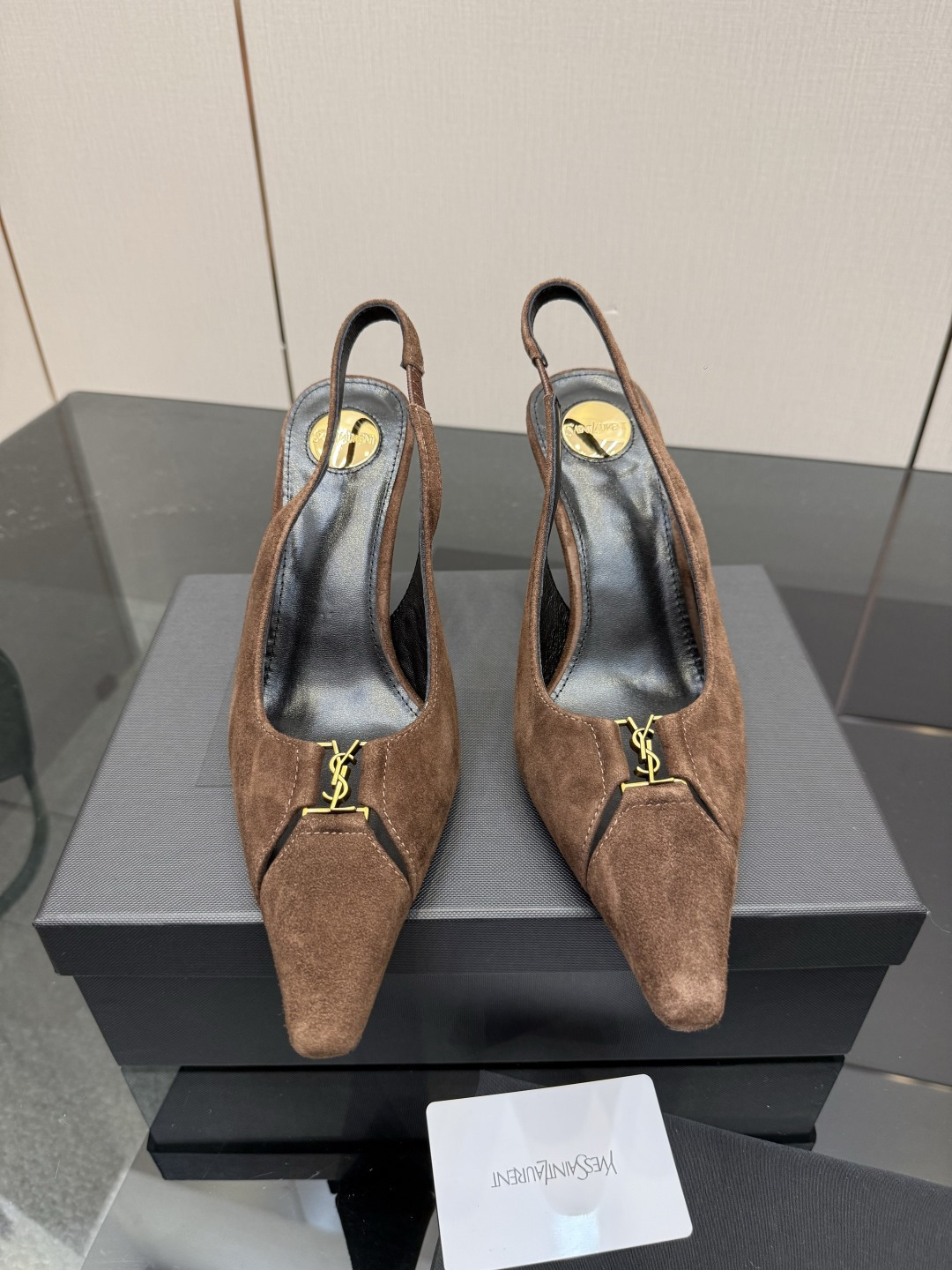 NO:789154,SAIN*LAURENT2026 new spring and summer series high-heeled sandals!  Pointed-toe high-heeled slippers, how can we miss a pair of fairy shoes in the light summer? Paired with various small skirts, it doesn't matter the shape of the feet at all. The transparent sparkling diamonds show a phantom under the light. It is really too beautiful. The whiteness of the upper feet makes people look up!  The delicate crystal chain embellishes the delicate lines of the ankle, releasing infinite elegance. Explore more high-heeled shoes!  Fabrics: cowhide matte, open-edge beaded cowhide, butter leather, silk. Outsole, genuine leather outsole, size 35-42 (customized at 40.41.42), heel height 9cm, high heels sandals, saint laurent, sandals, high heels, slippers, skirts, cowhide, real silk, Leather soles19860909SAIN*LAURENT2026全新春夏系列高跟凉鞋 ！ 尖头高跟拖鞋淡淡的夏日里怎么少得了一双仙女鞋 各种小裙子搭配起来 完全不挑脚型哦 通透的闪钻在光线的照耀下呈现幻彩 真的美的过分 上脚显白的让人上头！细巧水晶链饰点亮脚踝纤雅线条 释放无限优雅魅力 探索更多臻选高跟鞋！ 面料牛皮哑光,开边珠牛皮,牛油皮,真丝 大底真皮大底 码数35-42（40.41.42定制） 跟高9cm,高跟鞋凉鞋,saint laurent,sandals,high heels,slippers,skirts,cowhide,real silk,Leather soles,Women's Shoes