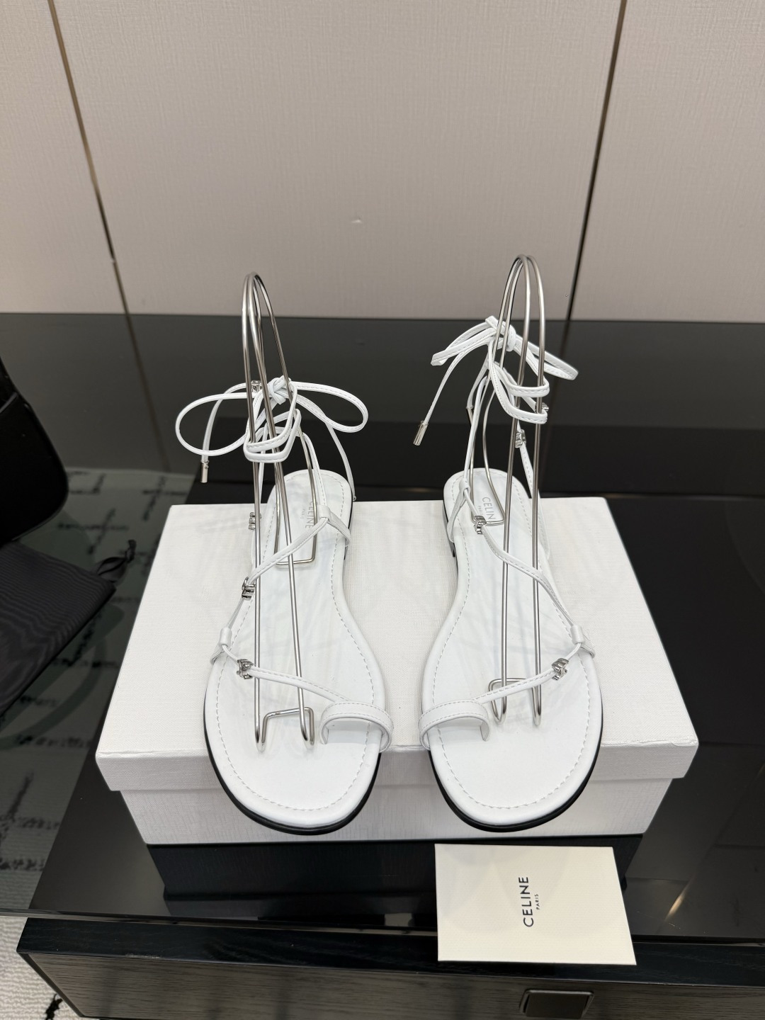 NO:819635,Celine/Celine 26WF new Arc de Triomphe flip-flop sandals reshape French elegance with a minimalist silhouette. Select fine cow leather and soft sheep leather lining. 5mm thin sole fits the arch of the foot, light and pressure-free. The iconic Arc de Triomphe metal buckle is embedded in the flip-flop. The 1973 classic chain totem is engraved to silently interpret the low-key engraved brand genes. The adjustable buckle is engraved with TRIOMPHE.  Precisely fits the ankle, neat lines outline a casual posture. From the streets of Paris to the resort coast, it looks neat with wide-leg pants, and is lazy with a long skirt. Everyday relaxation hides a high-end texture. Made by Italian handcrafts, every stitching is exquisite. It perfectly blends daily relaxation with the C-style quiet luxury aesthetics. It is a timeless choice in the 2026 summer shoe cabinet. The fabric is made of original custom leather, and the lining of the toes is all sheepskin.  Italian imported genuine leather outsole size35-39 (40/41 customized) 384, sandals, celine, celine, chanel, sandals, skirts, cowhide, sheepskin, Leather soles19860909Celine/赛琳26WF新品凯旋门 夹脚人字凉鞋 以极简轮廓重塑法式奢雅. 甄选细腻牛皮革与柔软羊皮革衬里 5mm薄底贴合足弓 轻盈无压 . 标志性凯旋门金属扣嵌于夹趾处 复刻1973年经典锁链图腾 无声诠释低调镌刻品牌基因. 可调节搭扣镌刻TRIOMPHE字样 精准贴合脚踝 利落线条勾勒随性姿态 . 从巴黎街头到度假海岸 配阔腿裤显利落 搭长裙衬慵懒 日常松弛中藏高级质感. 意大利手工匠造 每处缝线皆显考究 把日常松弛感与C家式静奢美学完美相融, 是2026夏季鞋柜里的隽永之选 . 面料采用原版定制皮料 内里踮脚均为羊皮 意大利进口真皮大底 size35-39（40/41定制）384,凉鞋,celine,celine,chanel,sandals,skirts,cowhide,sheepskin,Leather soles,Women's Shoes