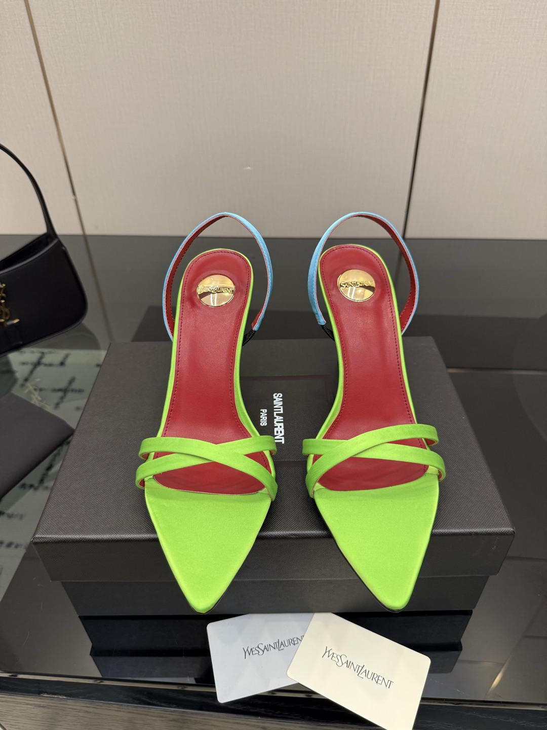 NO:876556,The top version of Saint Laurent / YSL Saint Laurent metal letter logo high-heeled sandals. YSL sister's beautiful high-heeled shoes are the same style as Saint Laurent Rose. The small square toe. High-heeled shoes are very good at modifying the foot shape. Luxurious metal chains. In recent years, SLP has become more and more understanding of women in high-heeled shoes. The upper is silk and the sole is leather. The heel height is about 10.5cm. The size is 35-42 (40, 41 and 42 are customized and cannot be returned or exchanged), high-heeled sandals, loro  piana,saint laurent,saint laurent,saint laurent,sandals,high heels,real silk,Leather soles19860909顶级版本 Saint Laurent / YSL圣罗兰金属字母logo高跟凉鞋 YSL姐姐的美丽尤物高跟鞋 又是人间圣罗兰 Rose同款的小方头 高跟鞋化很好修饰脚型,奢华金属链 这几年SLP是在高跟鞋越来越懂女人了 鞋面真丝 鞋底真皮大底 跟高约10.5cm 码数35-42（40、41、42定制不退不换）,高跟鞋凉鞋,loro piana,saint laurent,saint laurent,saint laurent,sandals,high heels,real silk,Leather soles,Women's Shoes