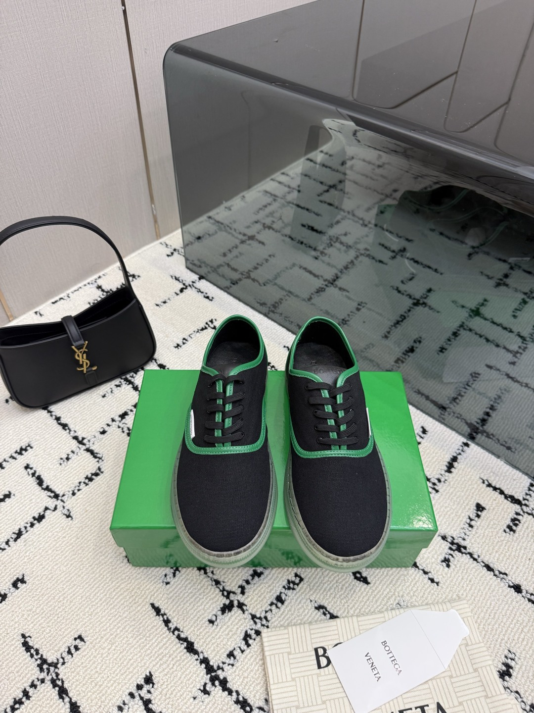 NO:889598,Women's code and men's code BV Serena Sneaker Men's and women's couple sneakers washed material with lambskin edging, comfortable lambskin lining, foot pads, personalized transparent outsole, rear brand logo (can be customized), outsole, stitching process, firm, comfortable, white, with green lambskin edging, tongue matching, 6# small eyelets, exquisite shoelaces, this classic style is simply BV's latest ceiling, colorful and versatile, high-end and comfortable  The fabric is made of comfortable lambskin. The edging is made of washed material. The lining and the foot pads are comfortable and high-end. Comfortable benchmarking. The outsole is made of matching transparent TPU. The outsole is made of matching transparent TPU. The outsole is made of matching transparent TPU. The original packaging is used. The shoe bag is printed with glue logo technology. The most high-end in the market. Hot melt adhesive is used to shape the toe and heel. It is easy to rebound and not deformed. Italian computer sewing machines are used for the upper stitching. The workmanship is fine. Original packaging is used. Treat customers sincerely. Women's model.  35 36 37 38 39 40 41 42 Men's 39 40 41 42 43 44 45 (Female 40 41 42 Men 39 45 customized), sandals, bottega veneta, sandals, sneakers, sheepskin19860909女码男码 BV Serena Sneaker 男女 情侣款 运动鞋 洗水材质 搭配小羊皮包边 舒适小羊皮 内里 垫脚  个性透明大底  后品牌logo（可定制客标） 大底 车线工艺 牢固 舒适 白色 搭配绿色小羊皮包边 鞋舌 对版 6#小鸡眼 精致鞋带   这款经典款 简直bv最新天花板啦 彩色百搭   高档舒适 面料选用舒适小羊皮 包边 搭配洗水材质  内里 垫脚 羊皮内里舒适高端 对版11 舒适标杆 大底选用对版透明TPU成型大底  对标对版 选用原版包装 鞋子布袋采用印胶logo工艺 市场最高端 采用热熔胶定型鞋头 后跟 易回弹不变形  鞋面车线选用意大利电脑针车 做工精细 选用原版包装 真心对待客人 女款 35 36 37 38 39 40 41 42  男款 39 40 41 42 43 44 45  （女40 41 42 男39 45 定制）,凉鞋,bottega veneta,sandals,sneakers,sheepskin,Women's Shoes