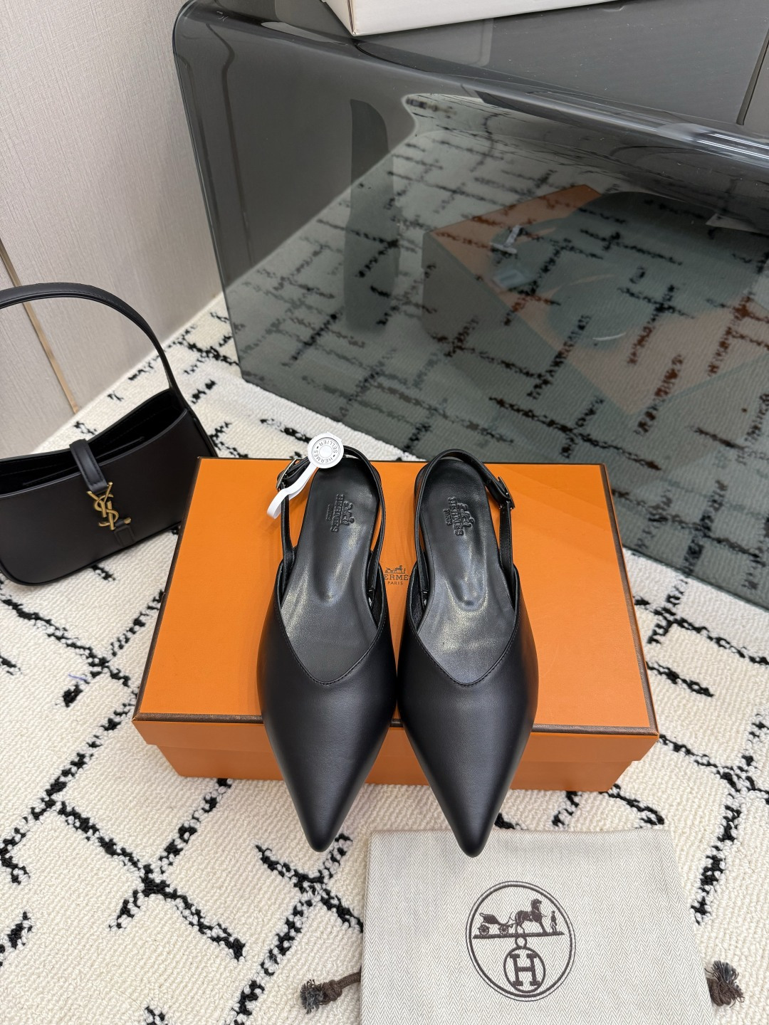 NO:889587,Hermes Hermes 2026 Spring and Summer New Color Classic Santorini Women's Shoes H Family Sandals Material Upper Imported Cowhide + Water-dyed Cowhide Lining + Italian Genuine Leather Outsole Size: 34-43 (34.40.41.42.43 customization is non-returnable), sandals, hermes, hermes, sandals, cowhide, Leather soles19860909爱马仕 Hermes 2026春夏新色经典款 Santorini 女鞋 H家凉鞋 材质鞋面进口牛皮+水染牛皮内里+意大利真皮大底 Size: 34-43(34.40.41.42.43定制不退换）,凉鞋,hermes,hermes,sandals,cowhide,Leather soles,Women's Shoes