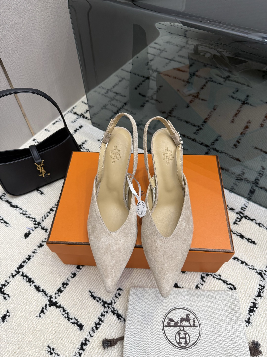 NO:889591,Hermes 2026 spring and summer new color classic Santorini color-blocked thong women's shoes H family open-toe sandals Material upper imported sheep leather + water-dyed cowhide lining + Italian genuine leather outsole Size: 34-43 (34.40.41.42.43 customization is not returnable), sandals, hermes, hermes, sandals, cowhide, sheep, Leather soles19860909爱马仕 Hermes 2026春夏新色经典款 Santorini 拼色工字拖女鞋 H家露趾凉鞋 材质鞋面进口羊猄皮+水染牛皮内里+意大利真皮大底 Size: 34-43(34.40.41.42.43定制不退换）,凉鞋,hermes,hermes,sandals,cowhide,sheep,Leather soles,Women's Shoes