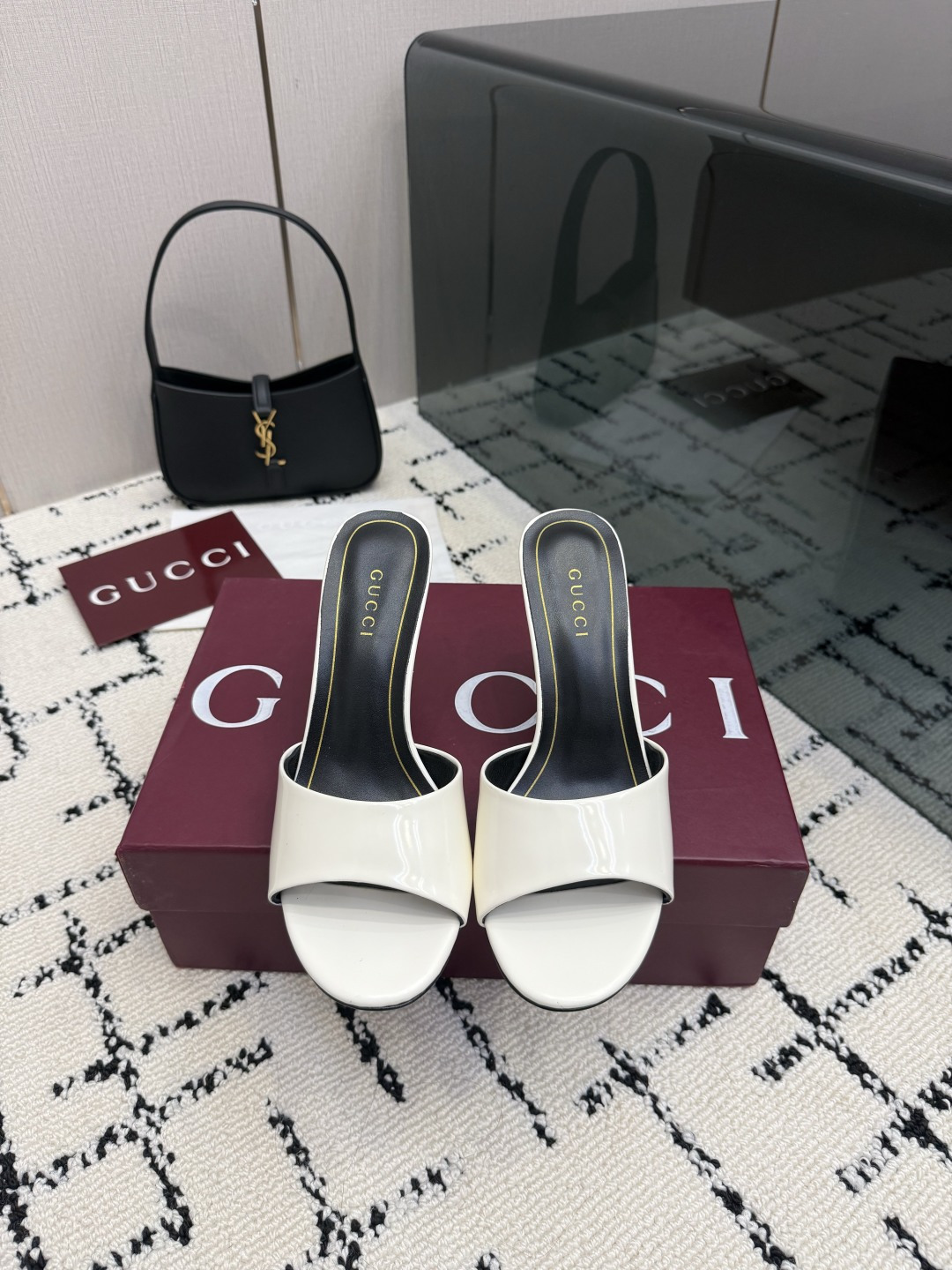 NO:905777,Gucci gold bamboo heel New product series Heel height 7.5cm Premium packaging GUCCI Black Medium light open edge beaded calfskin Made in Italy Genuine leather outsole Stylish brand LOGO with super recognition and high recognition Various products compete for brands and are eager to launch super series and high-end series GUCCI is not behind the Gucci Paris fashion show model  This series demonstrates new fashion charm and continues the ultra-high heel design. It has won the favor of well-known overseas bloggers and millions of fan bloggers. It is sold well at home and abroad and is out of stock in China. The top version is in candy color. Each color is absolutely beautiful. Color options are available. It adopts one-piece molding and combination technology. The fabric is open edge beads. Medium gloss calfskin. Comfortable lambskin lining. Outsole. Italian genuine leather outsole. Heel wrap leather technology. Matched with gilt bamboo heels. Size: 35 36 37 38 39  40 41 42 (40 41 42 order) (40 41 42 customized) Packaging: GUCCI full set of original packaging, high heels and slippers, gucci, high heels, slippers, cowhide, sheepskin, Leather soles19860909Gucci 金色竹节跟 新品系列 跟高 7.5cm 精品包装 GUCCI  黑色 中光开边珠小牛皮  意大利制造 真皮大底  时尚的品牌LOGO持加,具有超辨高识度各品大争牌恐先推后出超系跟高列GUCCI不也落伍 Guccl巴黎时装秀场款 此系列演绎全新时尚魅力延续超高跟设计,深得海外知名博主青睐千万粉丝博主倾情演绎,畅销海内外国内已经断货,顶级版本糖果色配色,每个颜色都是绝美知知,颜色供选 采用一体成型 组合工艺 面料开边珠 中光小牛皮 内里舒适小羊皮 大底意大利真皮大底 鞋跟包面皮工艺 搭配鎏金竹节跟 码数: 35 36 37 38 39 40 41 42 (40 41 42订) （40 41 42 定做） 包装:GUCCI全套原包版装,高跟鞋拖鞋,gucci,high heels,slippers,cowhide,sheepskin,Leather soles,Women's Shoes
