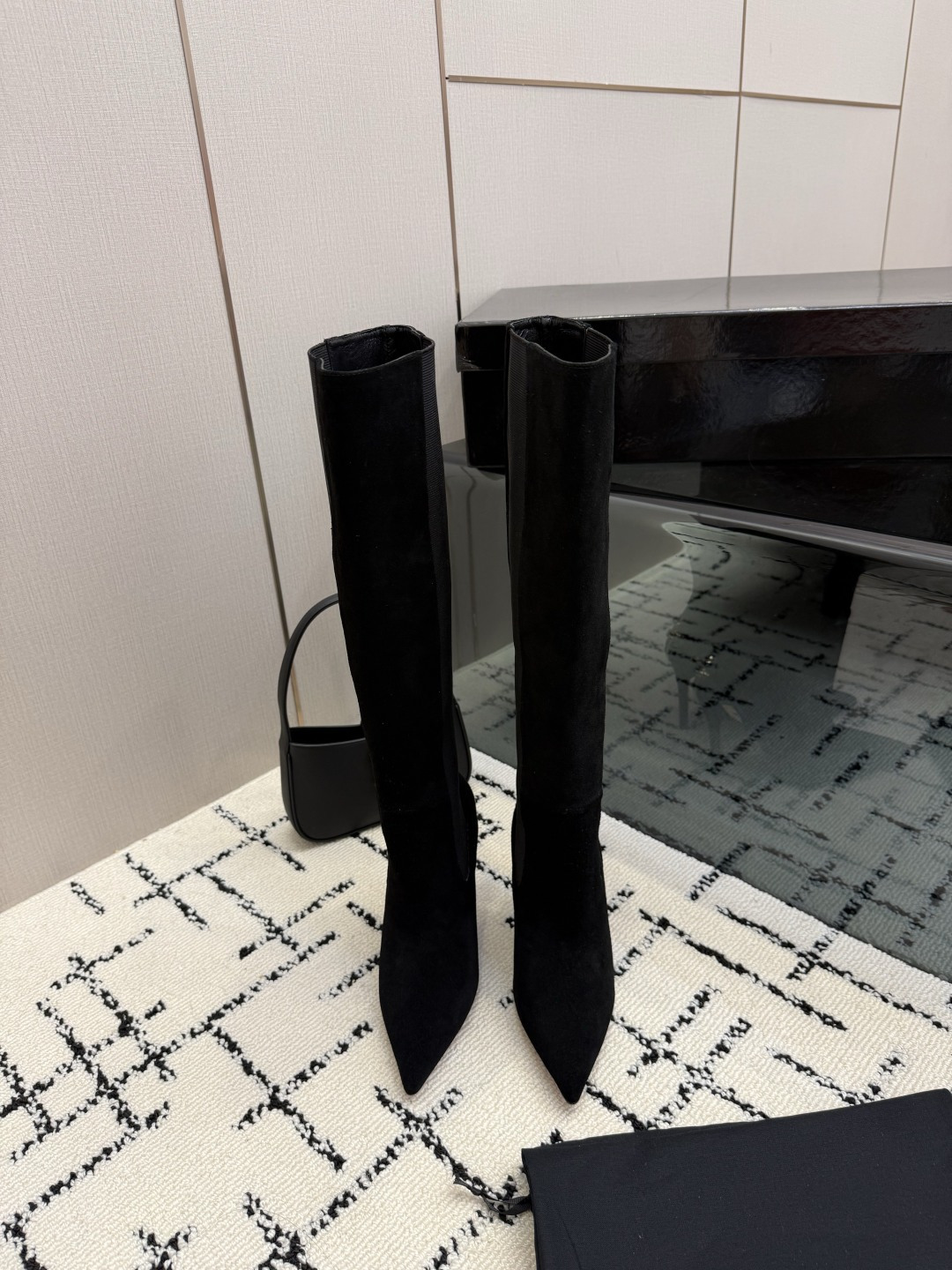NO:905750,'The sharp knife that penetrates the heart' Cesare Paciotti dagger fashion boots. Out-of-print, heavy investment in mold making, plate-matching technology. The whole series of products are on sale one after another. If I must suffer from high heels, I hope it is Cesare Paciotti. Upper cow leather, lining cow leather, foot pad cowhide, heel height 12cm, size 35-43 (ordered at 40.41.42.43), boots, boots, high heels, cowhide19860909“插入心脏的利刃” Cesare Paciotti 匕首时装靴 绝版重金开模,对版工艺 全系列产品陆续发售 如果一定要受高跟鞋的罪  我希望是Cesare Paciotti 鞋面牛京 内里牛皮 垫脚牛皮 跟高12cm 码数35-43（40.41.42.43订）,靴子,boots,high heels,cowhide,Women's Shoes
