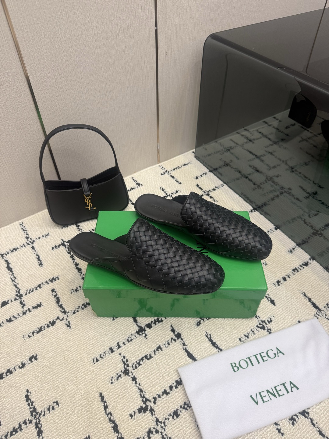 Bottega Veneta Slides