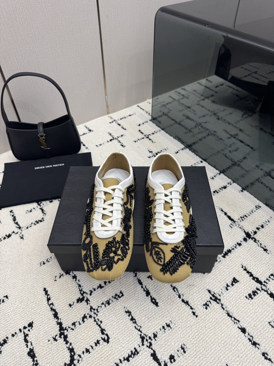 NO:921485,The new popular Dries Van Noten casual shoes, 2026 spring and summer series, the uppers are spliced ​​with special fabric beads and other materials and matched with this year’s popular nylon twist rope shoelaces, achieving a perfect balance between practicality and fashion!  Size: 35-42 (40.41.42 is custom-made and non-refundable), casual shoes/sports shoes, sneakers19860909新爆款 Dries Van Noten 休闲鞋, 2026春夏系列,鞋面特殊布料串珠等材质拼接而搭配今年流行的尼龙扭绳鞋带,实用性与时尚性得到完美的平衡！ 码数:35-42(40.41.42定做不退换）,休闲鞋/运动鞋,sneakers,Women's Shoes