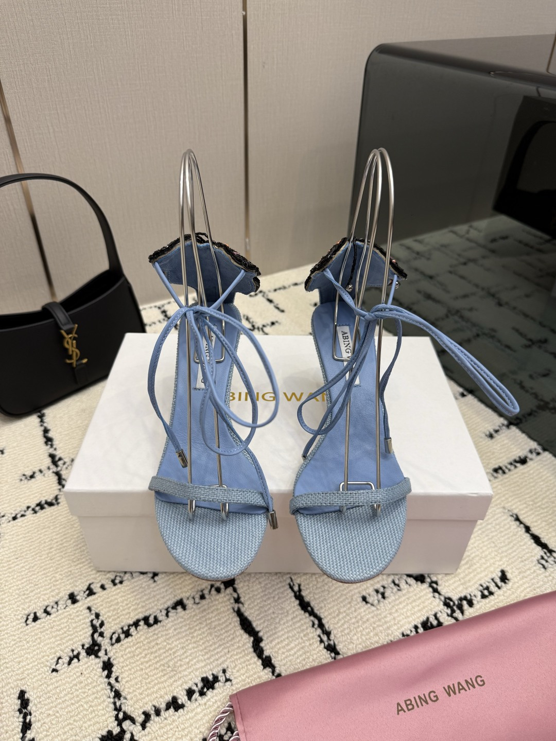 NO:925163,The popular ABING WANG high-heeled shoes have launched this charming item. Beautiful torture tools, made of dignified and elegant pointed toe shoes with deep shoe openings. Genuine leather soles and linen uppers. Size 35-43 (40.41, 42, 43 need to be customized), high-heeled sandals, sandals, high heels, Leather soles19860909爆款ABING WANG高跟鞋 推出了这款散发着迷人魅力的单品.美丽刑具,制作于设有深鞋口的尖头鞋身端庄典雅. 鞋底真皮大底 鞋面麻料 码数35-43(40.41,42,43需定做),高跟鞋凉鞋,sandals,high heels,Leather soles,Women's Shoes