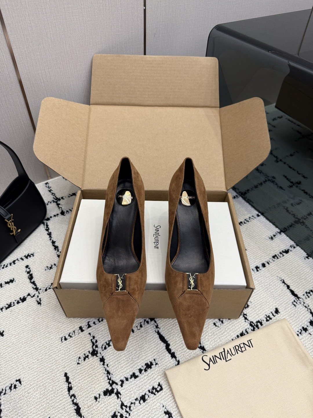 NO:930451,SAIN*LAURENT2026 new spring and summer series high-heeled sandals!  Pointed-toe high-heeled slippers, how can we miss a pair of fairy shoes in the light summer? Paired with various small skirts, it doesn't matter the shape of the feet at all. The transparent sparkling diamonds show a phantom under the light. It is really too beautiful. The whiteness of the upper feet makes people look up!  The delicate crystal chain embellishes the delicate lines of the ankle, releasing infinite elegance. Explore more high-heeled shoes!  Fabric cowhide matte, Yangjing outsole genuine leather outsole Size 35-42 (40.41.42 customized) Heel height 7.5cm, high-heeled shoes, saint laurent, sandals, high heels, slippers, skirts, cowhide, sheep, Leather soles19860909SAIN*LAURENT2026全新春夏系列高跟凉鞋 ！ 尖头高跟拖鞋淡淡的夏日里怎么少得了一双仙女鞋 各种小裙子搭配起来 完全不挑脚型哦 通透的闪钻在光线的照耀下呈现幻彩 真的美的过分 上脚显白的让人上头！细巧水晶链饰点亮脚踝纤雅线条 释放无限优雅魅力 探索更多臻选高跟鞋！ 面料牛皮哑光,羊京 大底真皮大底 码数35-42（40.41.42定制） 跟高7.5cm,高跟鞋单鞋,saint laurent,sandals,high heels,slippers,skirts,cowhide,sheep,Leather soles,Women's Shoes