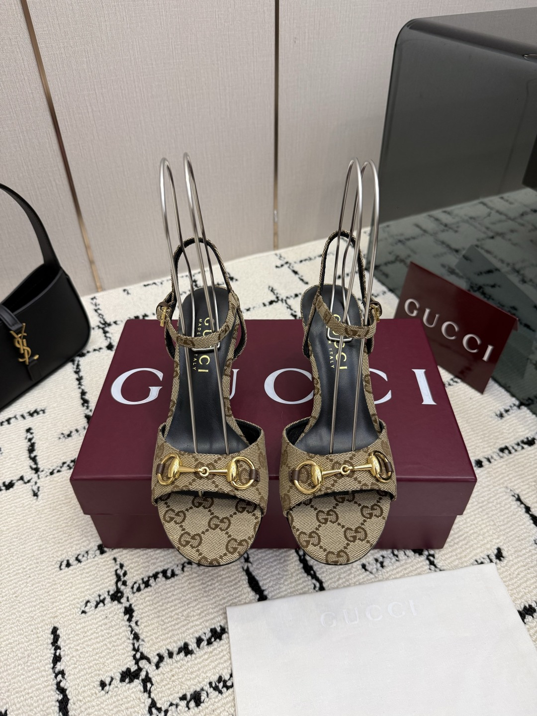 NO:930444,Gucci gold bamboo heels New product series Saddle buckle sandals Heel height 7.5cm Premium packaging GUCCI Black Calf Soft light open edge beads Made in Italy Genuine leather outsole Stylish brand LOGO with super recognition and high recognition Various products compete for brands and will launch super series heels first. GUCCI is not also behind the Gucci Paris fashion show model  This series demonstrates new fashion charm and continues the ultra-high heel design. It has won the favor of well-known overseas bloggers and millions of fan bloggers. It is sold well at home and abroad and is out of stock in China. The top version is in candy color. Each color is absolutely beautiful. Color options are available. It adopts one-piece molding and combination technology. The fabric is open edge beads. Medium gloss calfskin. Comfortable lambskin lining. Outsole. Italian genuine leather outsole. Heel wrap leather technology. Matched with gilt bamboo heels. Size: 35 36 37 38 39  40 41 42 (40 41 42 order) (40 41 42 customized) Packaging: GUCCI full set of original packaging, high heels and sandals, gucci, sandals, high heels, cowhide, sheepskin, Leather soles19860909Gucci 金色竹节跟 新品系列 马鞍扣凉鞋 跟高 7.5cm 精品包装 GUCCI  黑色 小牛 柔光开边珠 意大利制造 真皮大底  时尚的品牌LOGO持加,具有超辨高识度各品大争牌恐先推后出超系跟高列GUCCI不也落伍 Guccl巴黎时装秀场款 此系列演绎全新时尚魅力延续超高跟设计,深得海外知名博主青睐千万粉丝博主倾情演绎,畅销海内外国内已经断货,顶级版本糖果色配色,每个颜色都是绝美知知,颜色供选 采用一体成型 组合工艺 面料开边珠 中光小牛皮 内里舒适小羊皮 大底意大利真皮大底 鞋跟包面皮工艺 搭配鎏金竹节跟 码数: 35 36 37 38 39 40 41 42 (40 41 42订) （40 41 42 定做） 包装:GUCCI全套原包版装,高跟鞋凉鞋,gucci,sandals,high heels,cowhide,sheepskin,Leather soles,Women's Shoes
