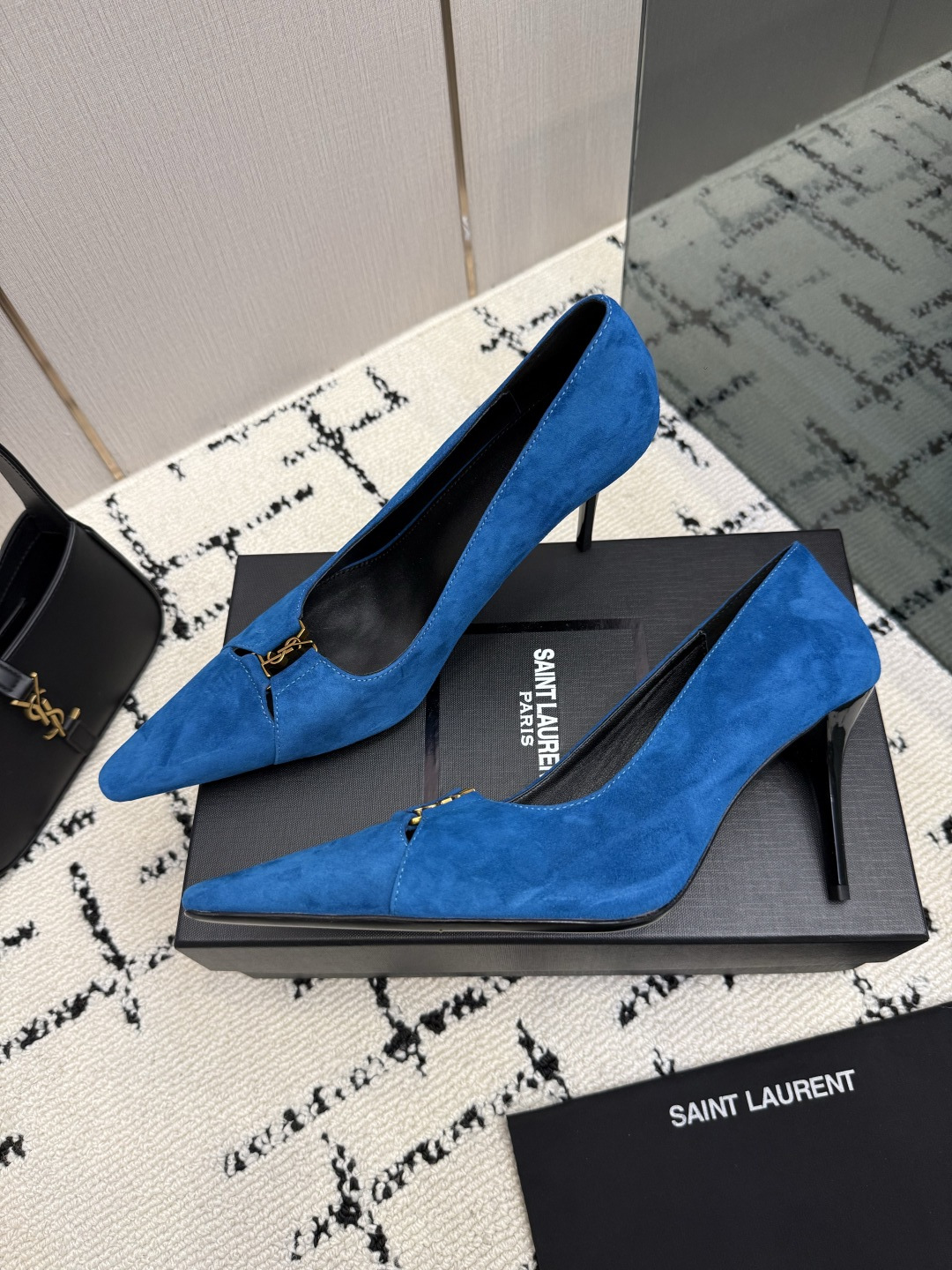 Saint Laurent Blue Logo Pointed Pumps